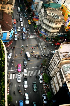 Intersección tailandesa ocupada arriba de la foto
