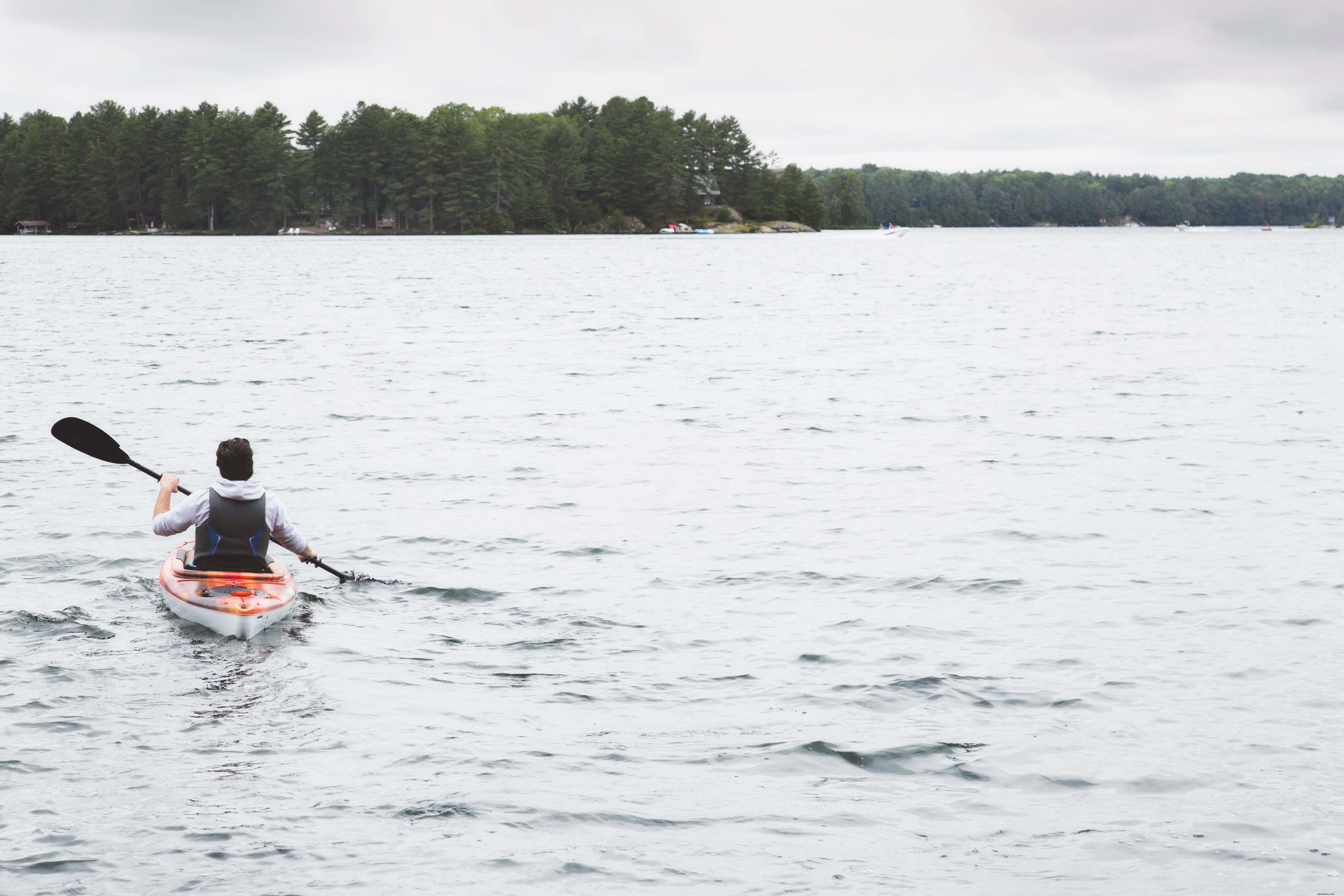 Foto de kayak en el lago