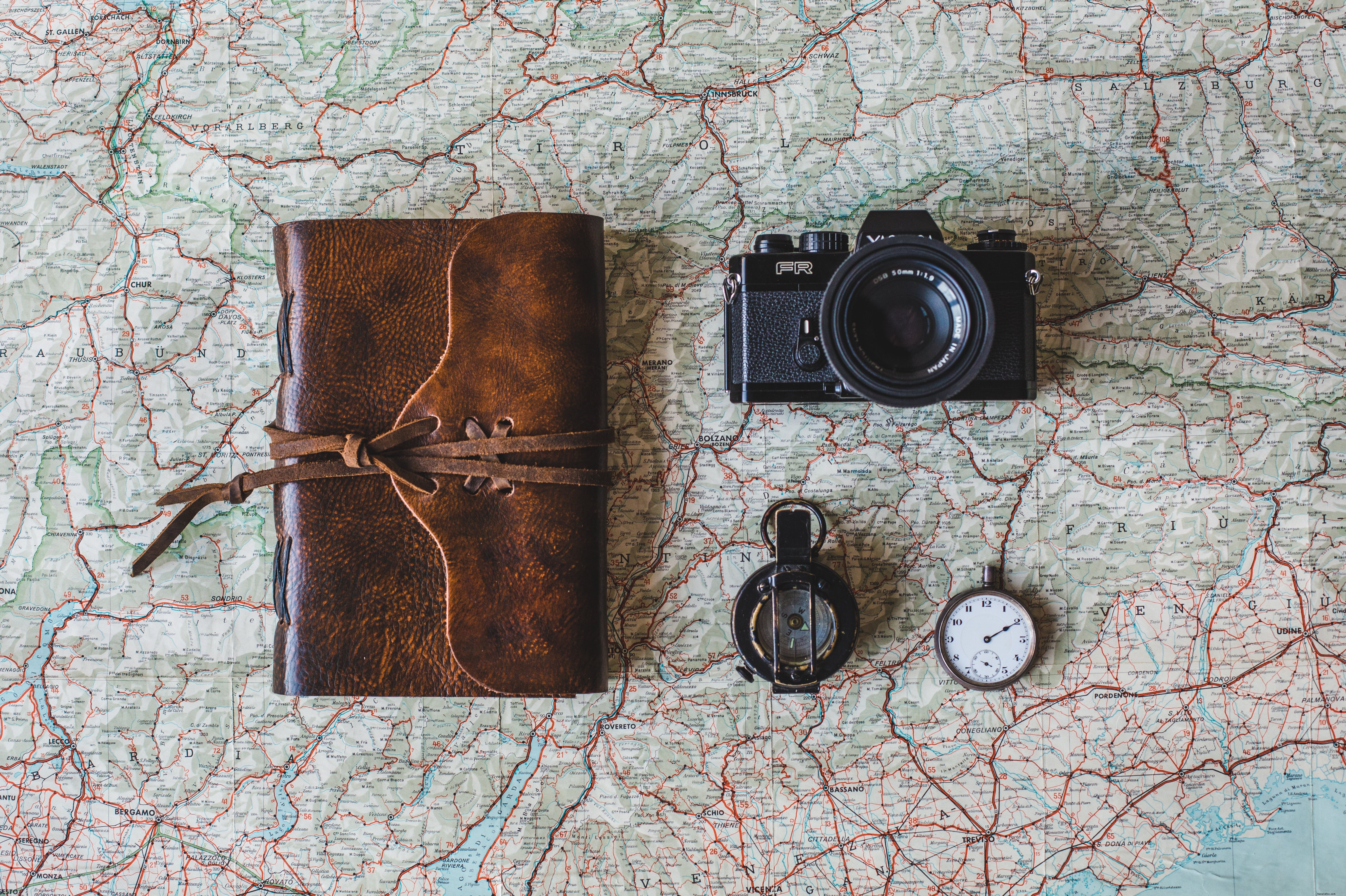 Flatlay na foto do mapa do mundo