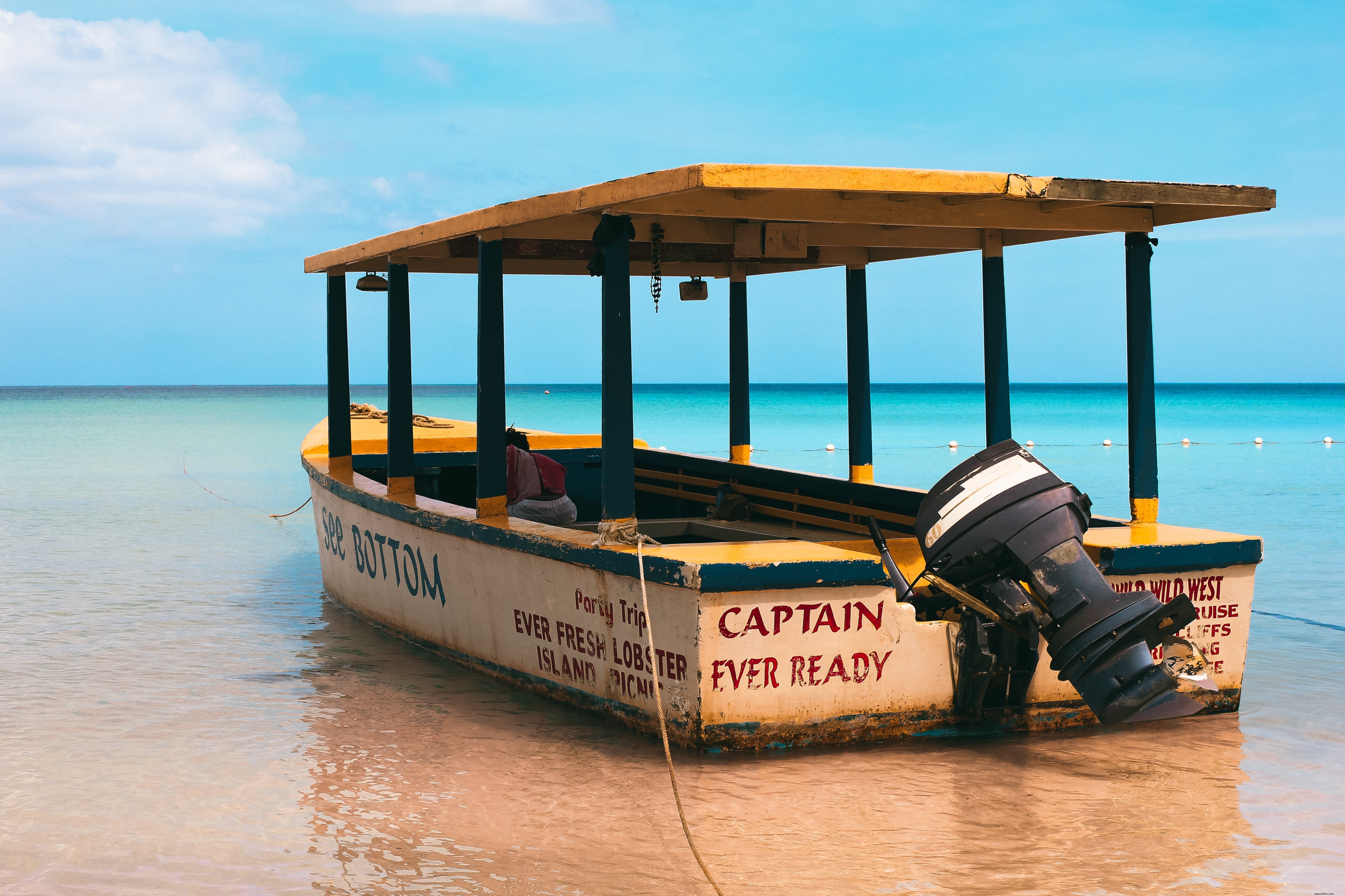 Foto Perahu Laut Tropis