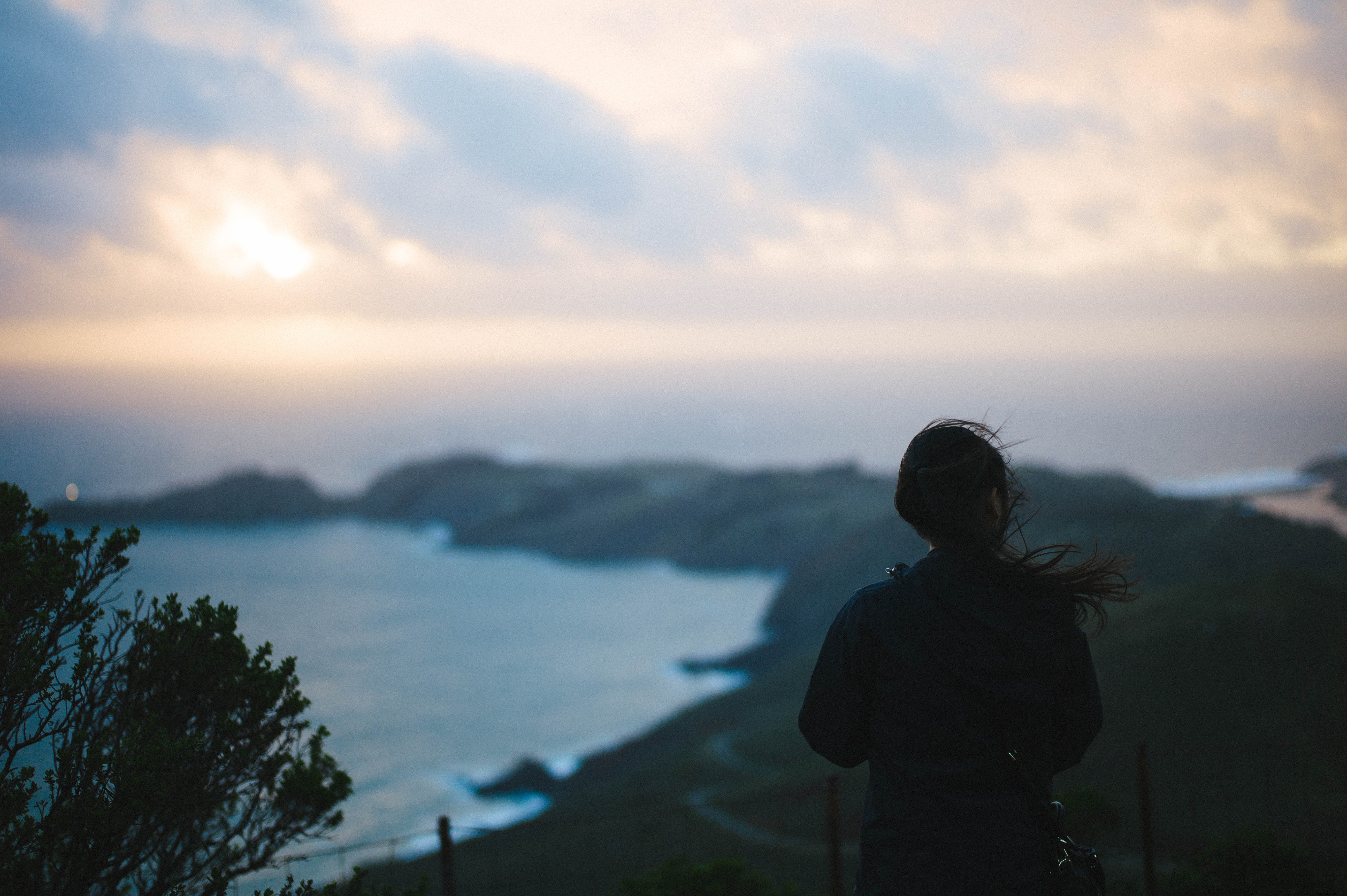 Viendo la foto del atardecer