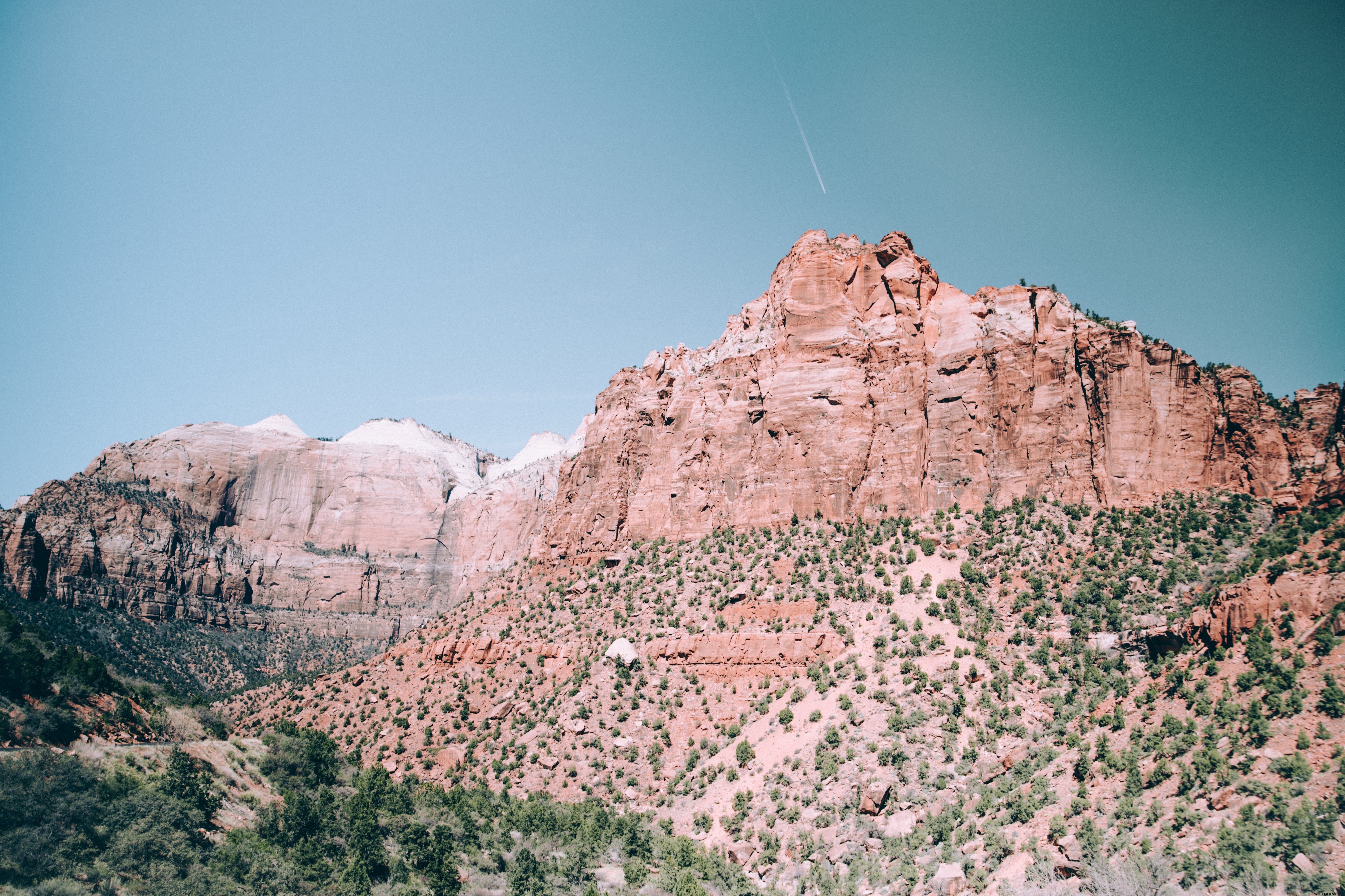 アリゾナ砂漠の崖の写真