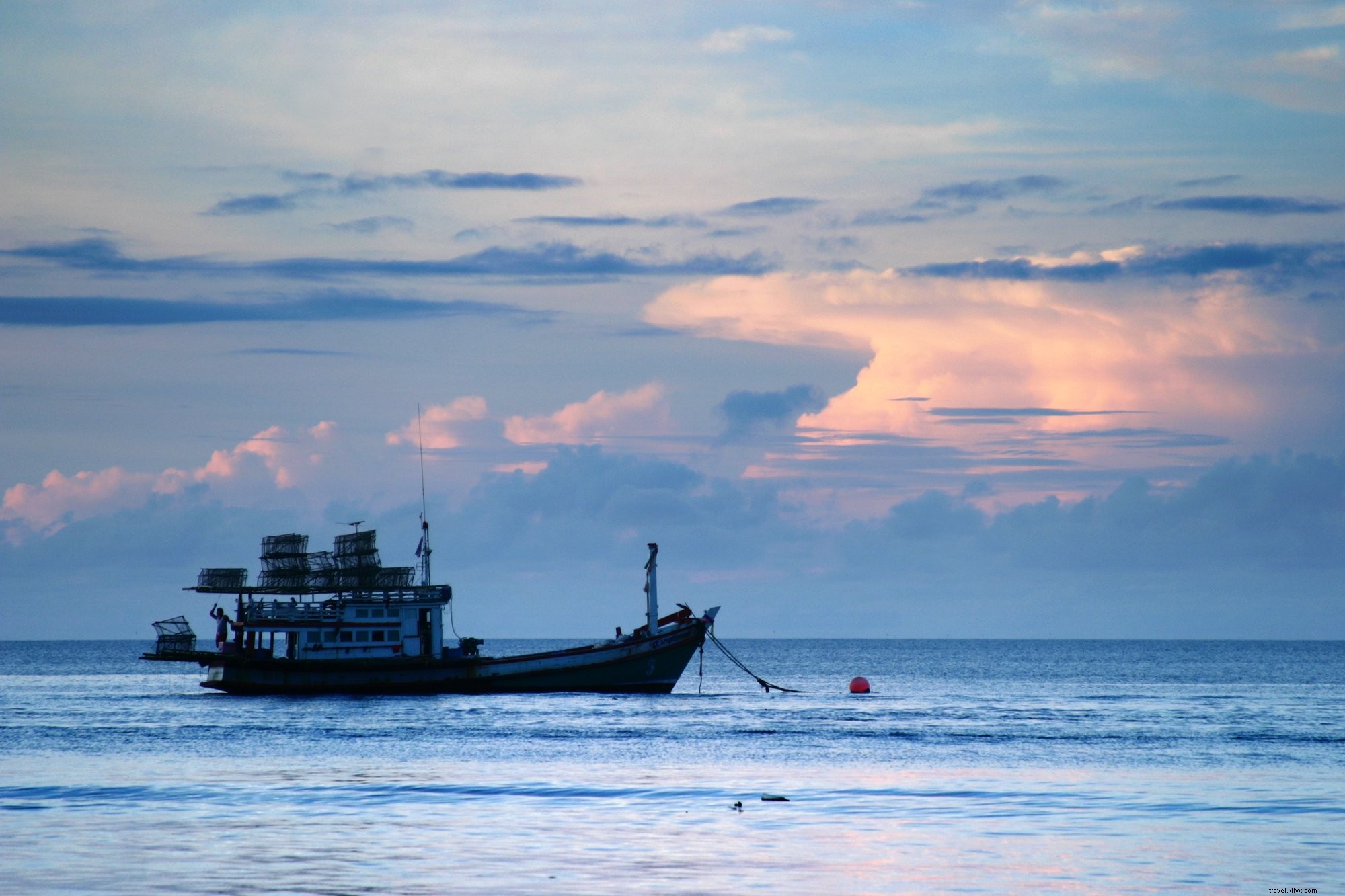 Foto Kapal Langit Matahari Terbenam