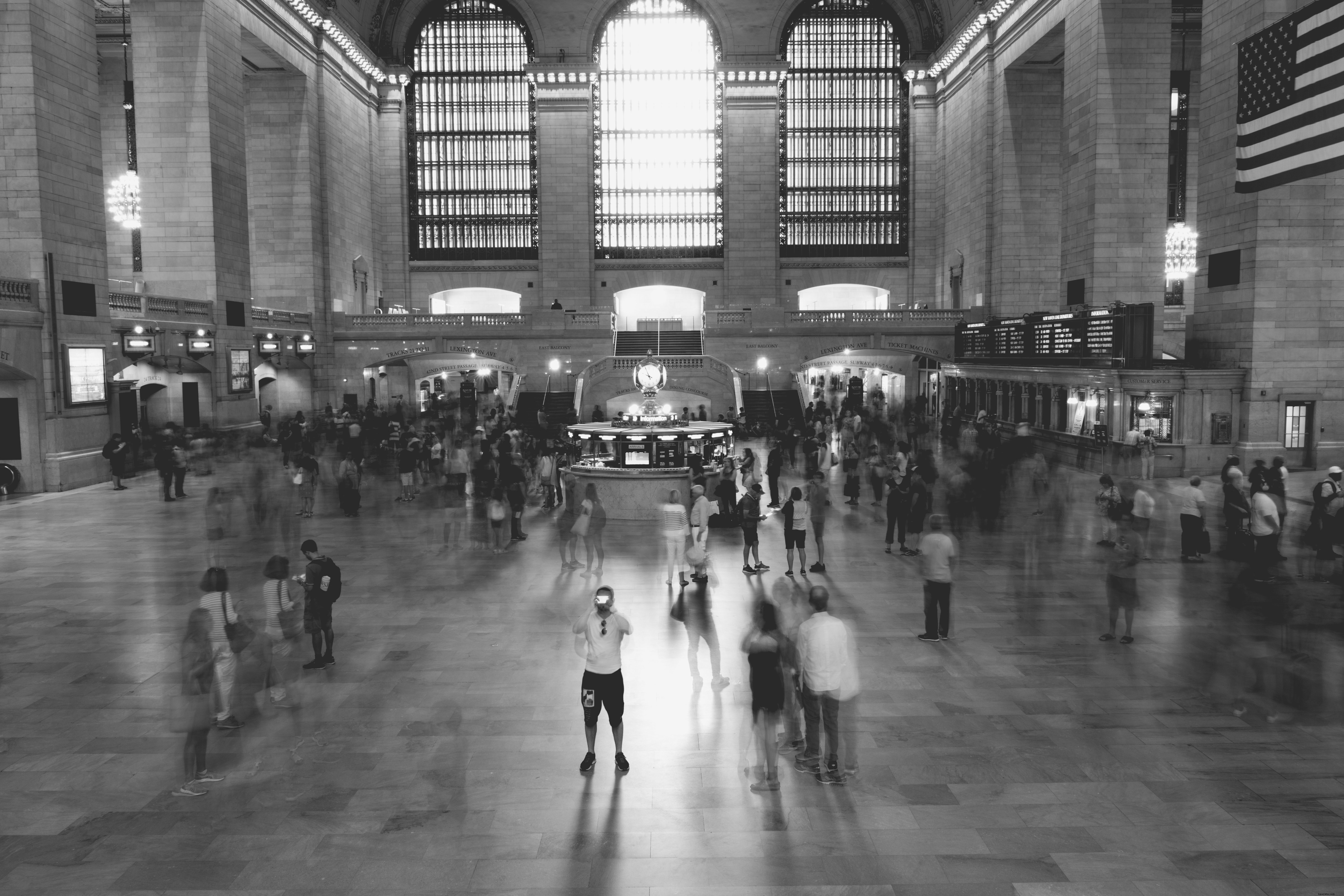Foto Grand Central Hitam Putih