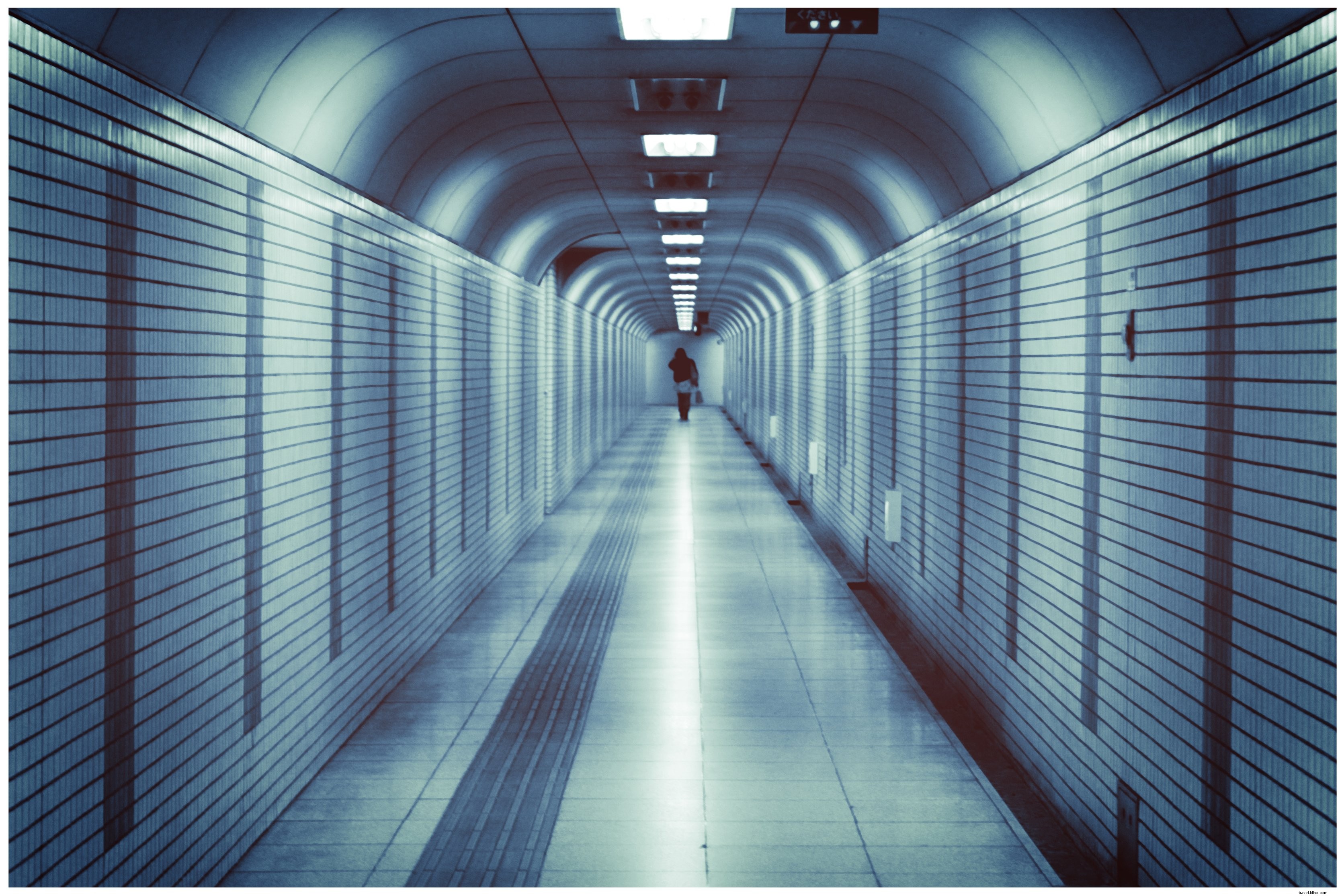 Foto do túnel do metrô em Tóquio