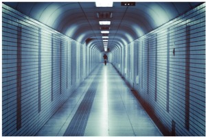 Foto del túnel del metro en Tokio