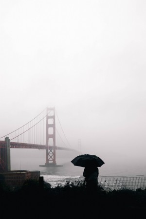 Viendo el Golden Gate en la foto de la niebla