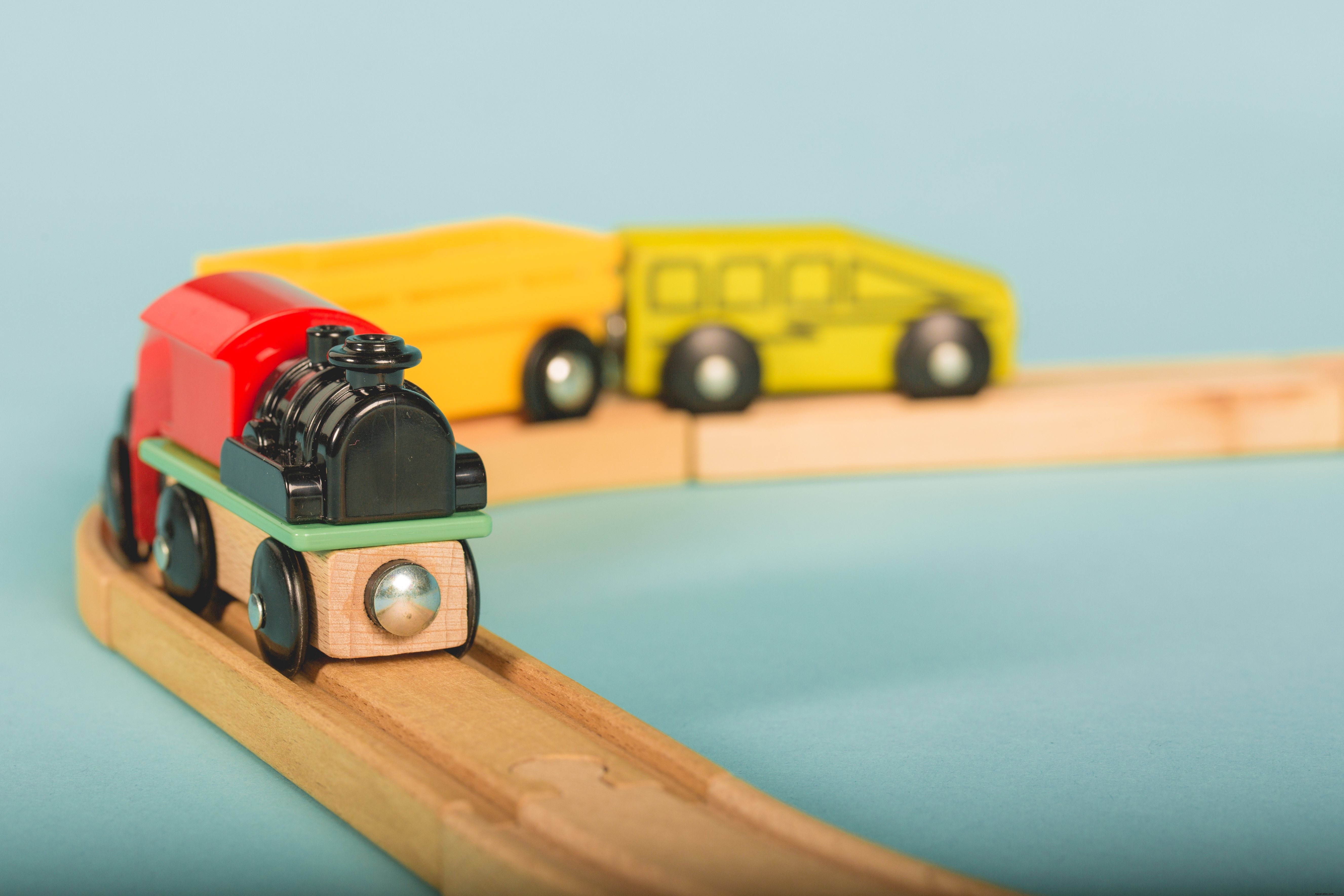 Foto do trem de brinquedo de madeira