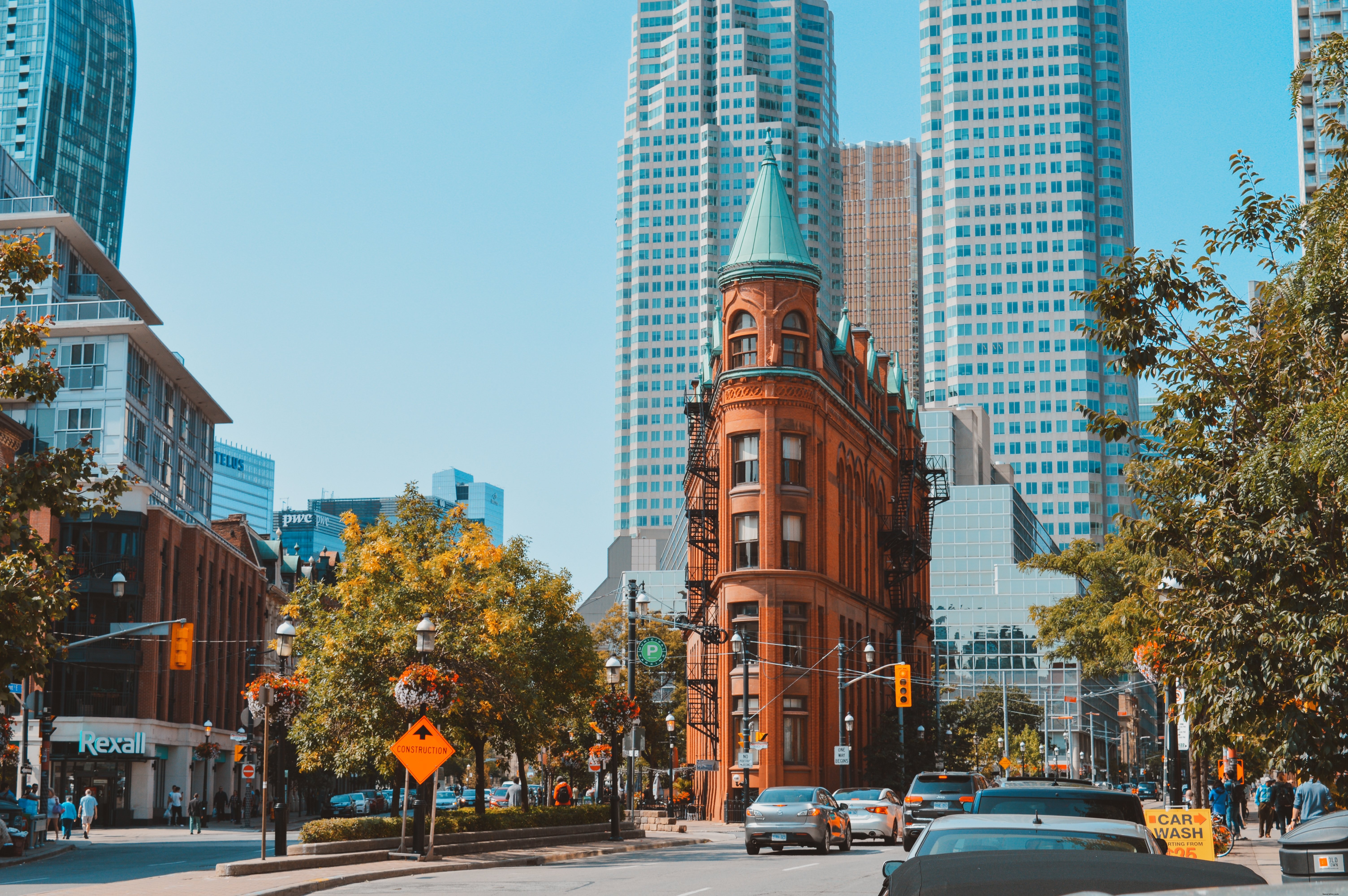 Foto do edifício do Toronto Flatiron no verão