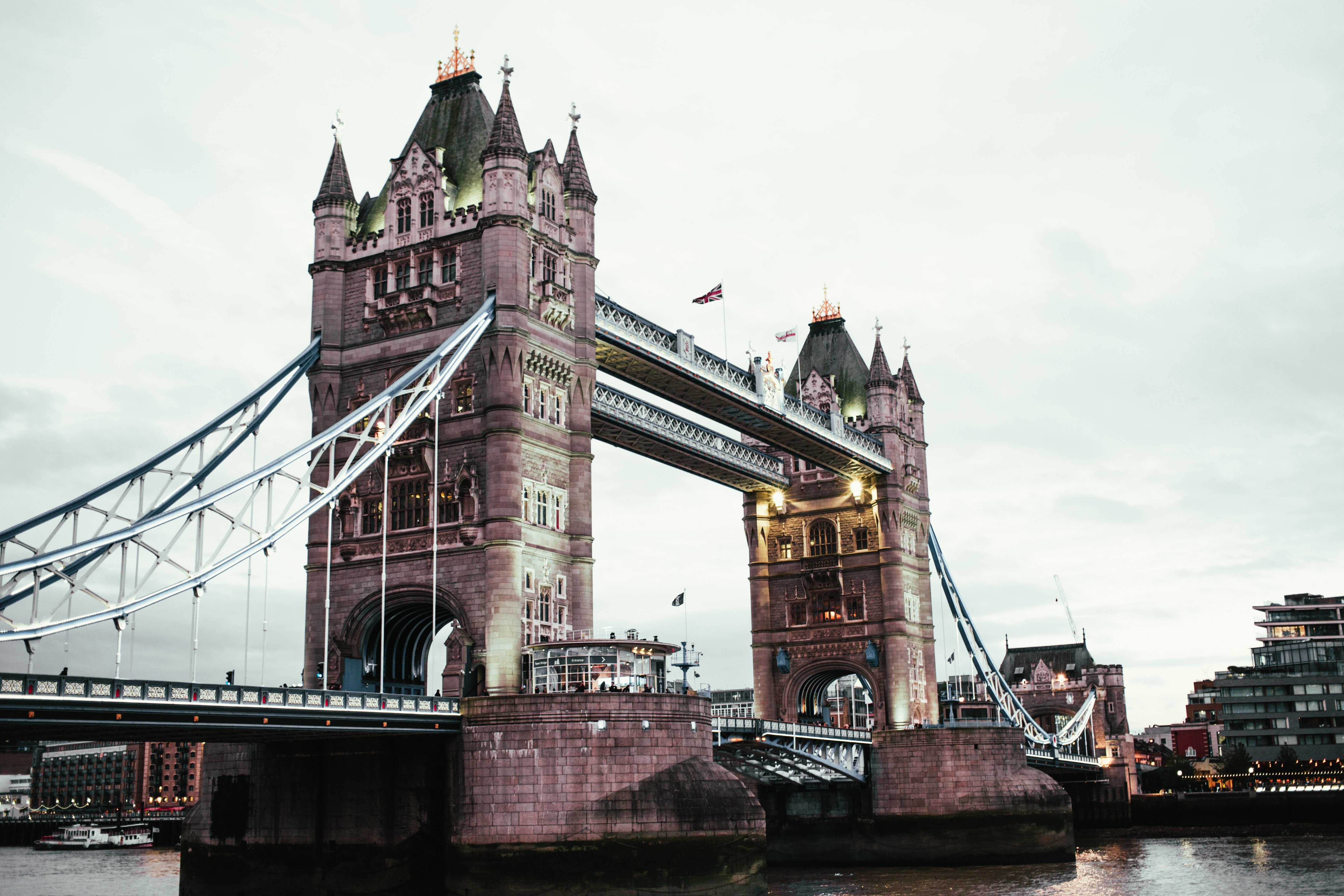 Foto das torres da ponte de Londres