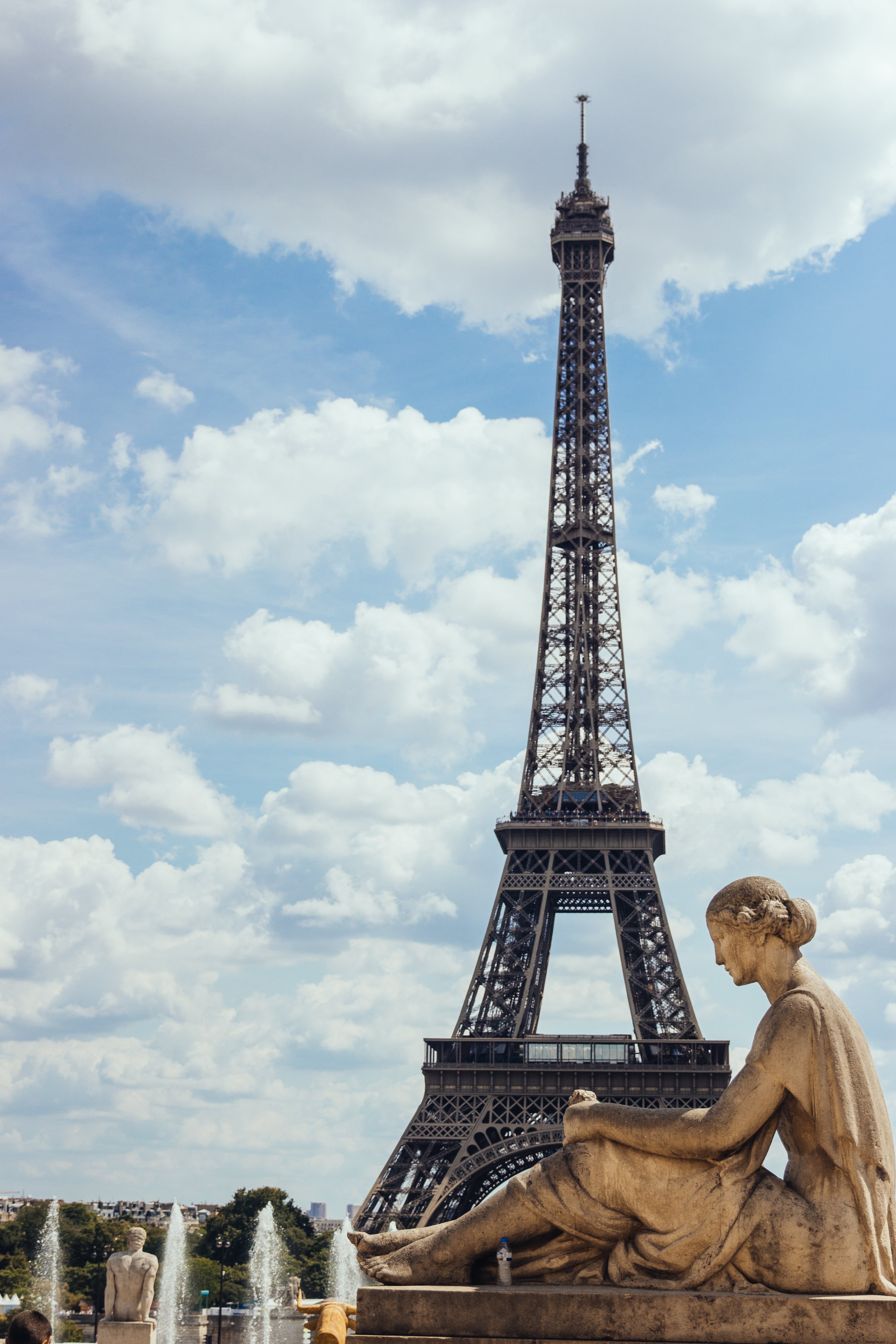 Statua dalla Torre Eiffel foto