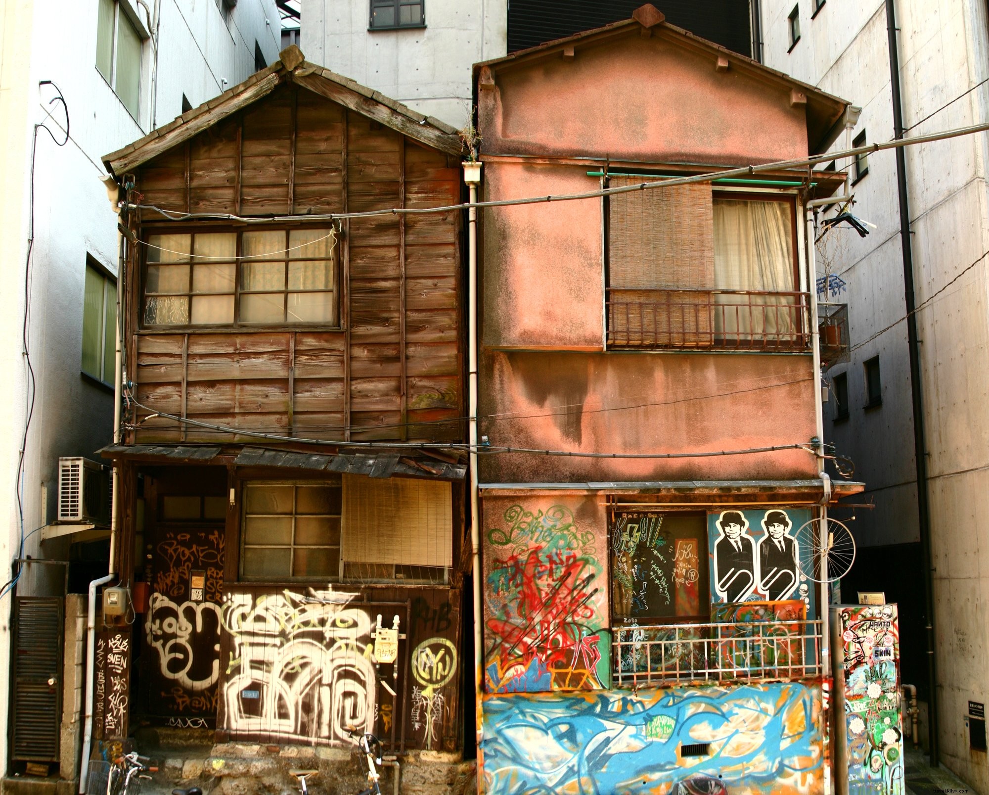 Foto de recuadro de edificios de graffiti