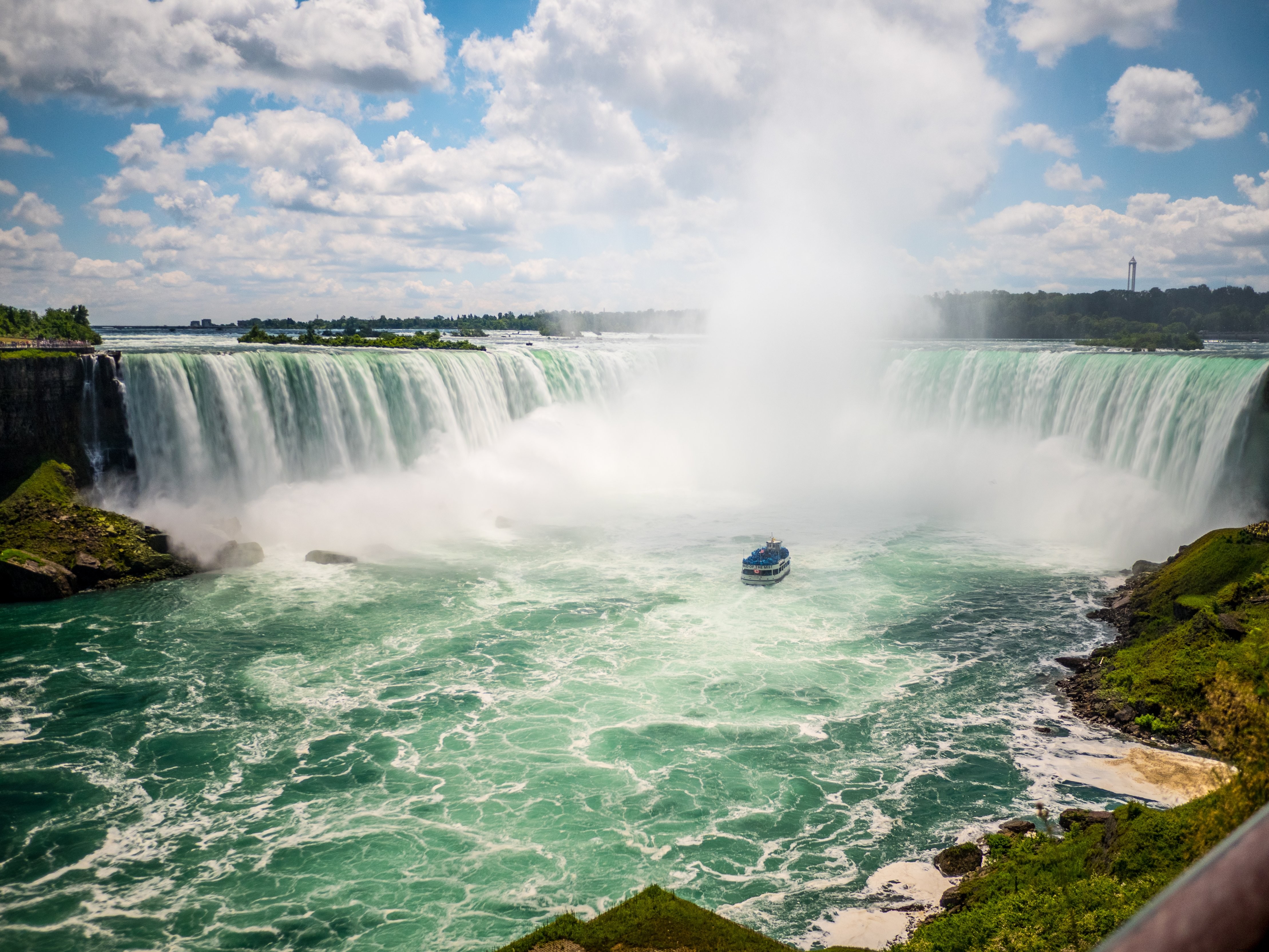 Foto das Cataratas do Niágara ao sol