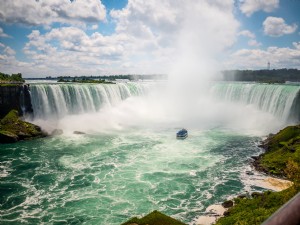 Air Terjun Niagara Di Bawah Sinar Matahari Foto