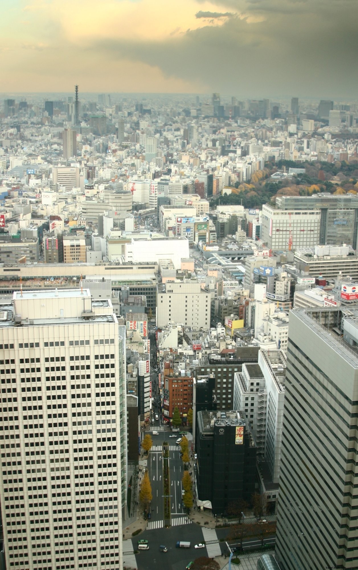 A través de edificios ciudad alta foto