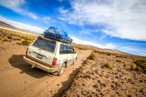 砂漠の写真を通るロードトリップ