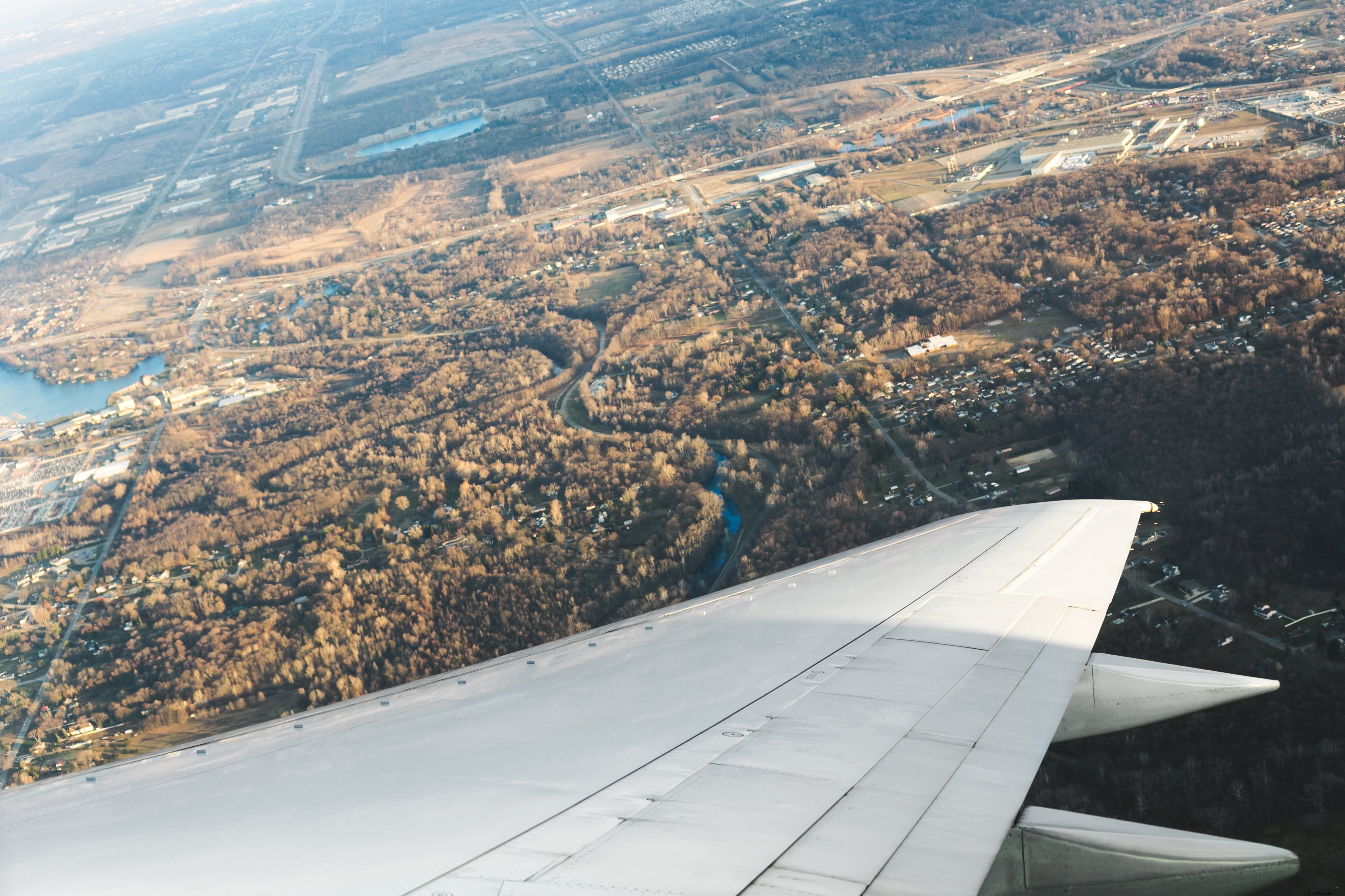 Volo sopra la foto autunnale