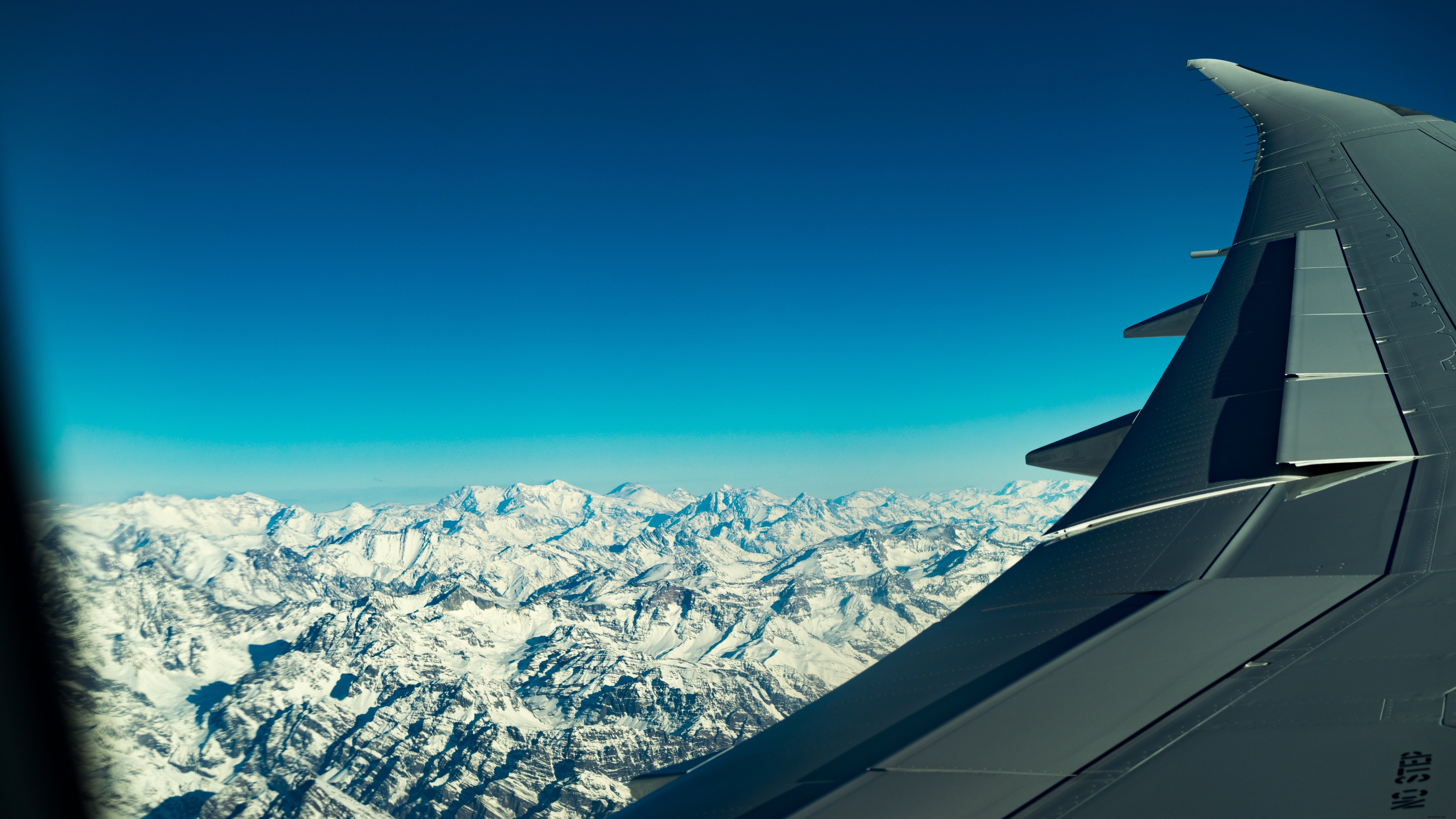 Vuelo sobre las montañas Foto