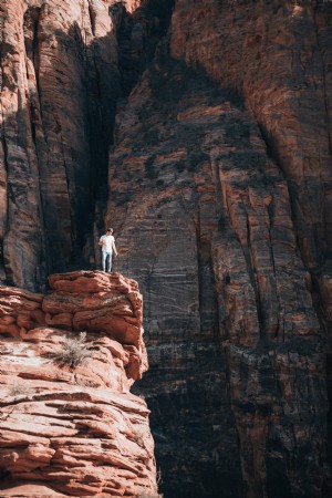 Foto di avventura degli escursionisti del canyon