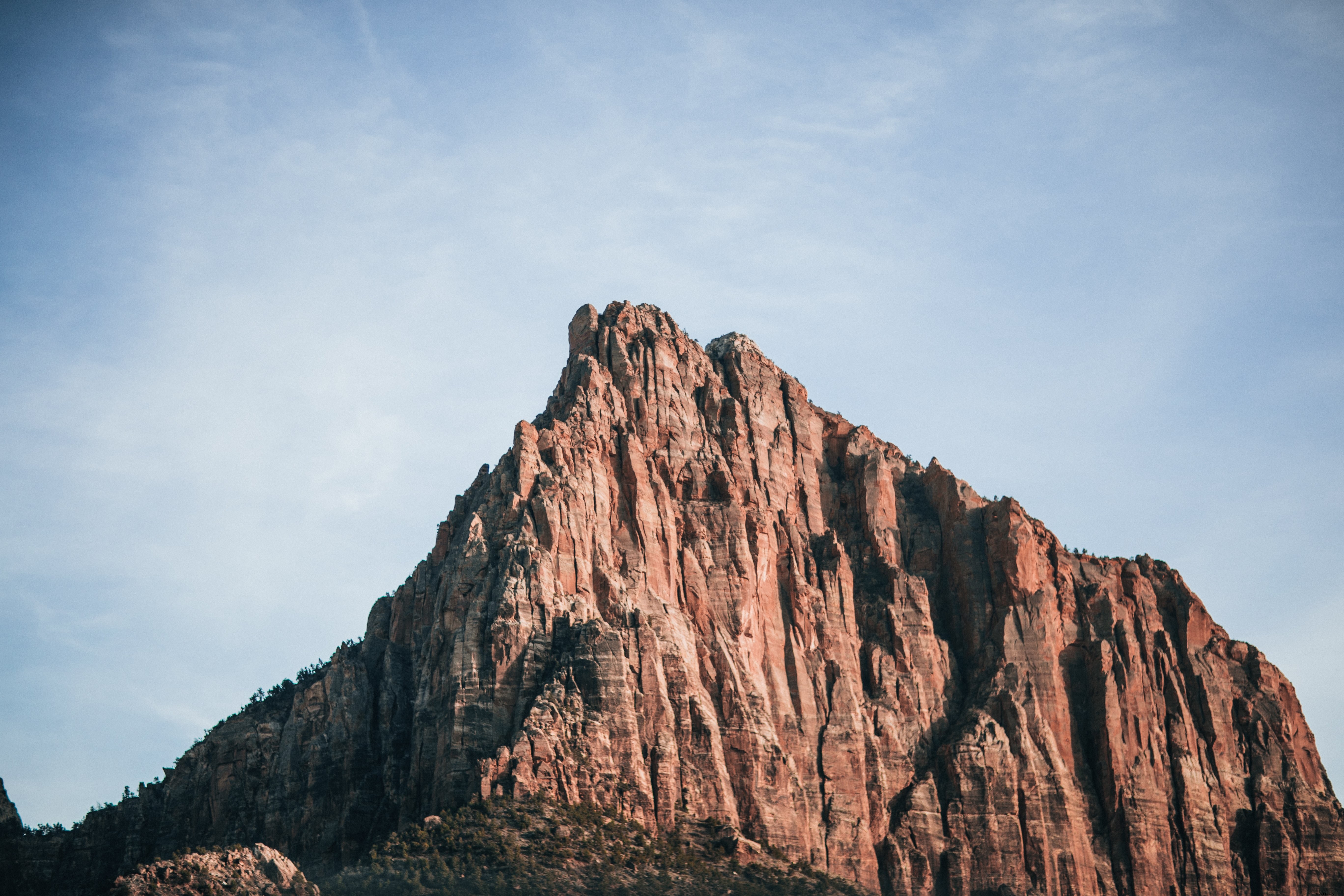 Foto di aspre cime del canyon rosso