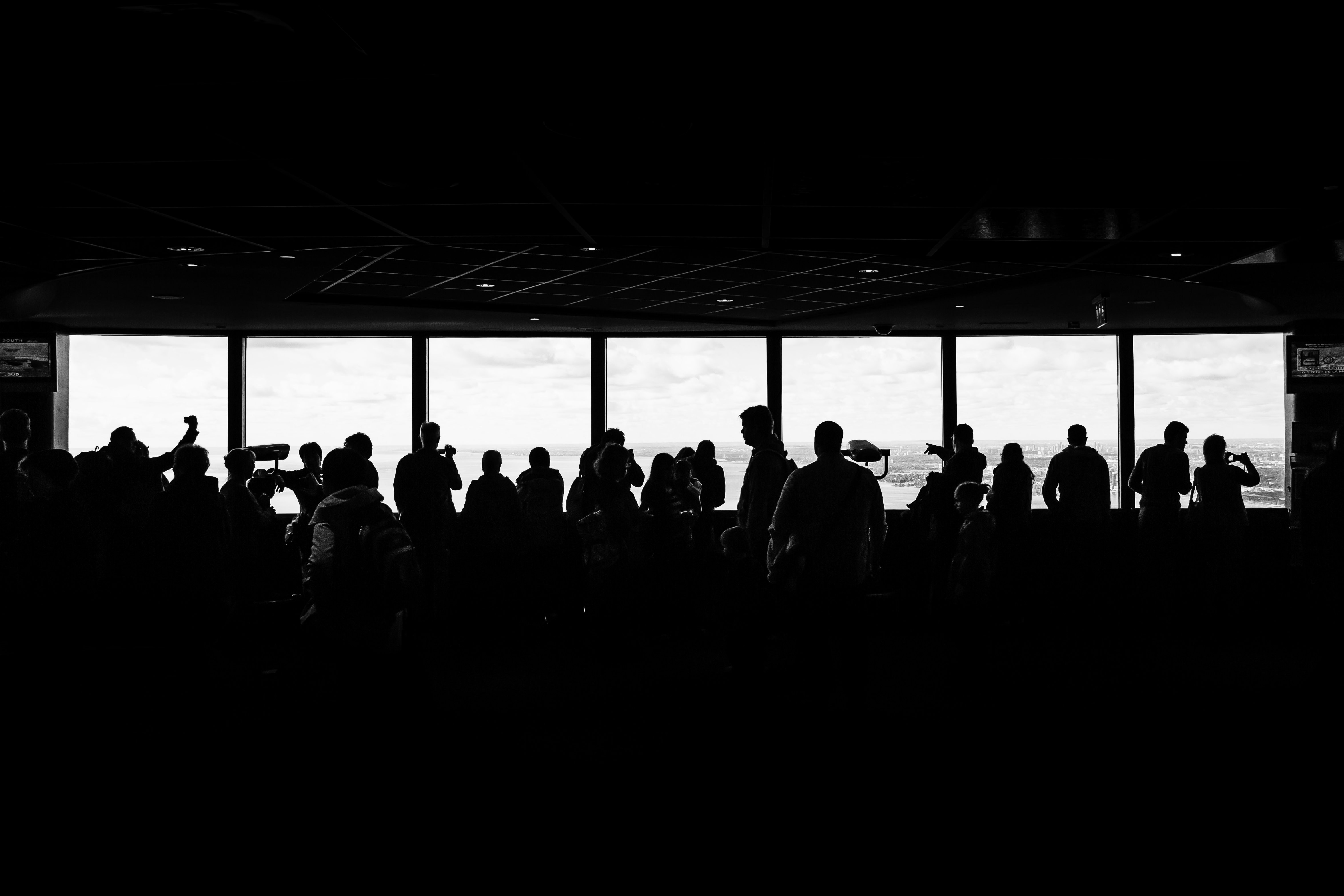 Multitud de turistas se reúne junto a la foto de la ventana