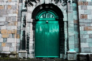緑の城のドアの建築写真