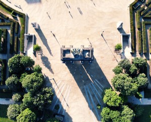 Foto aérea del Arco de Triunfo de París