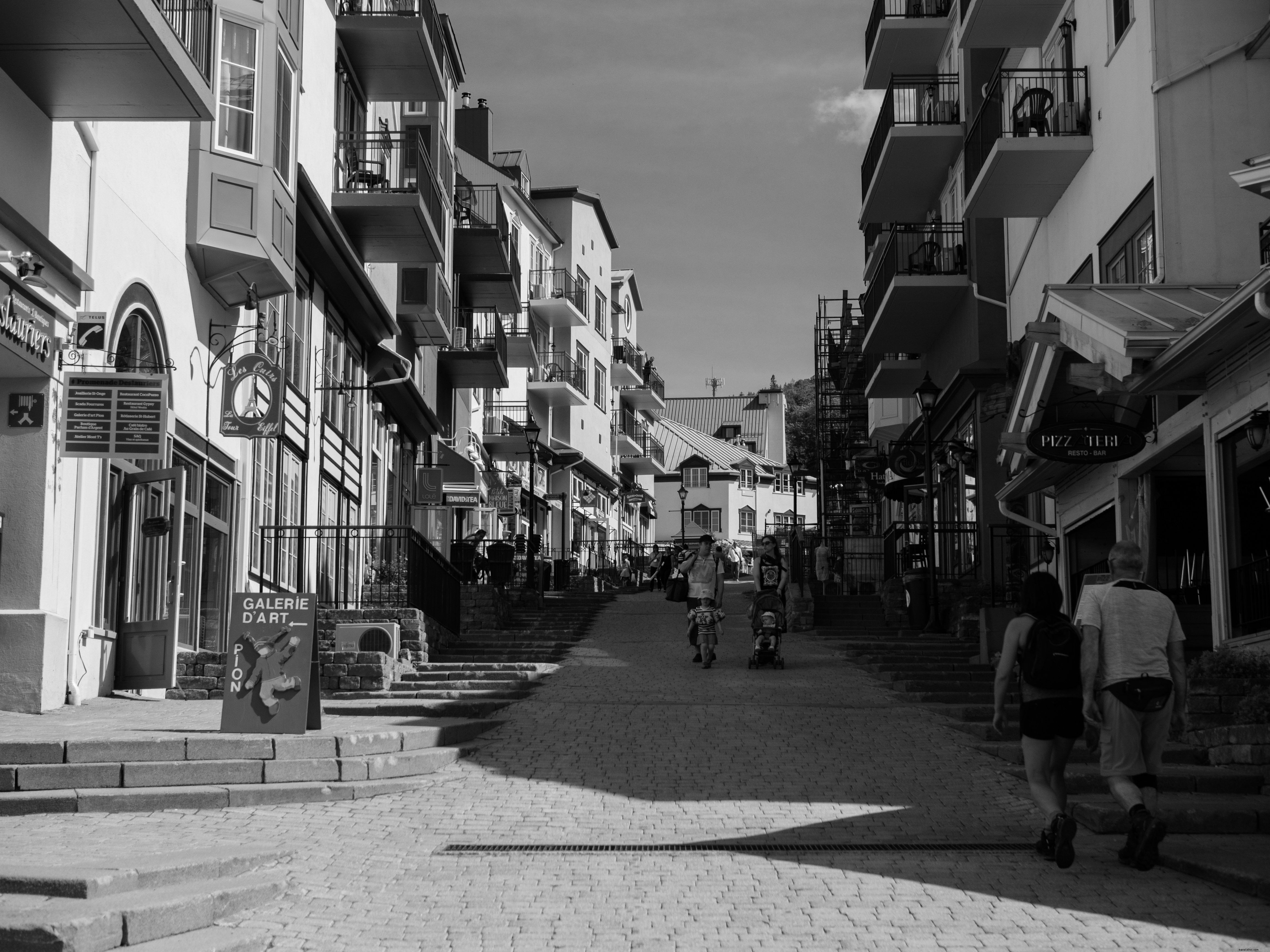 Photo de promenade en ville de vacances