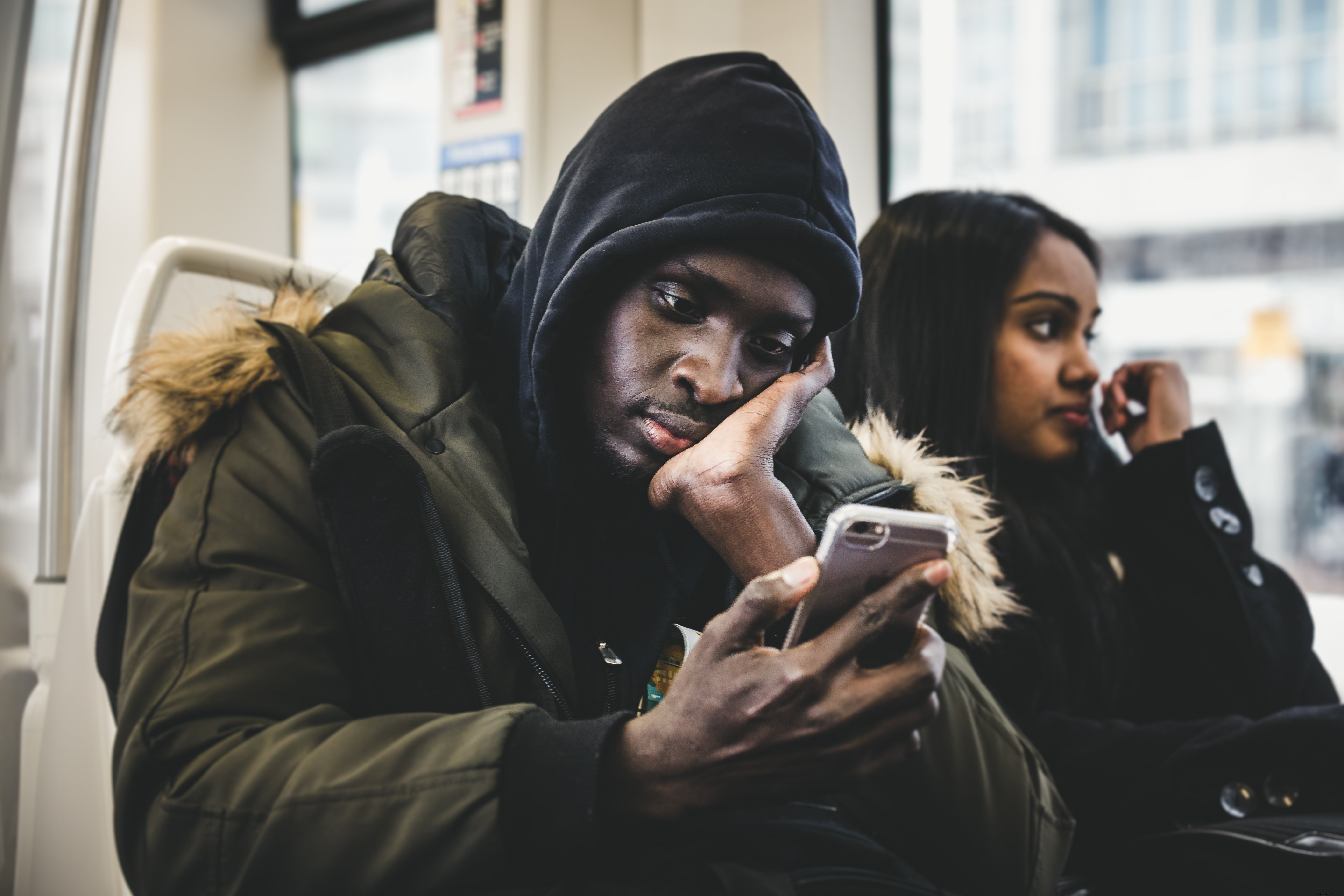 Photo de trajet en transport en commun fatigué