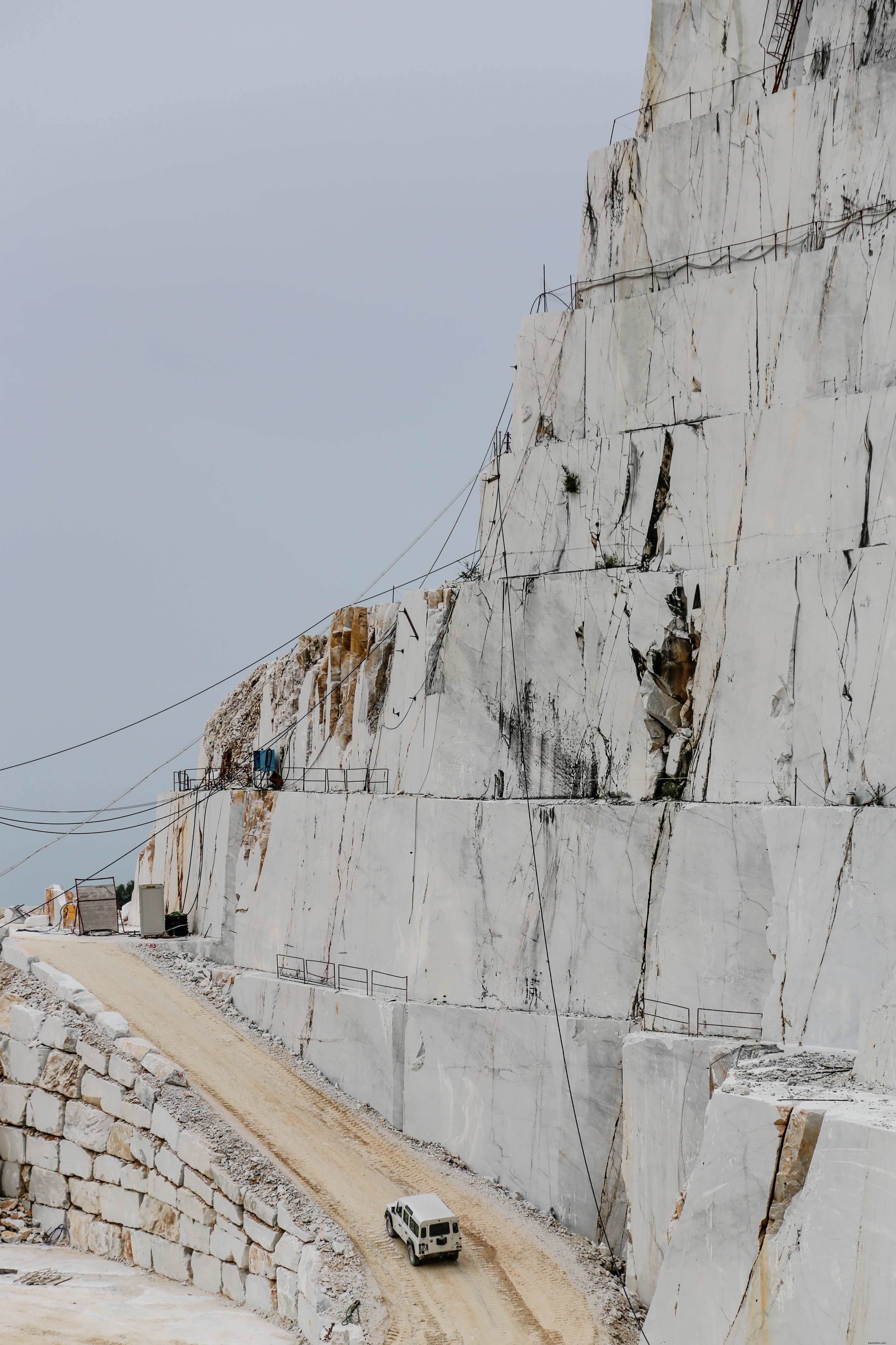 Le bord d une carrière avec White Rocks Photo