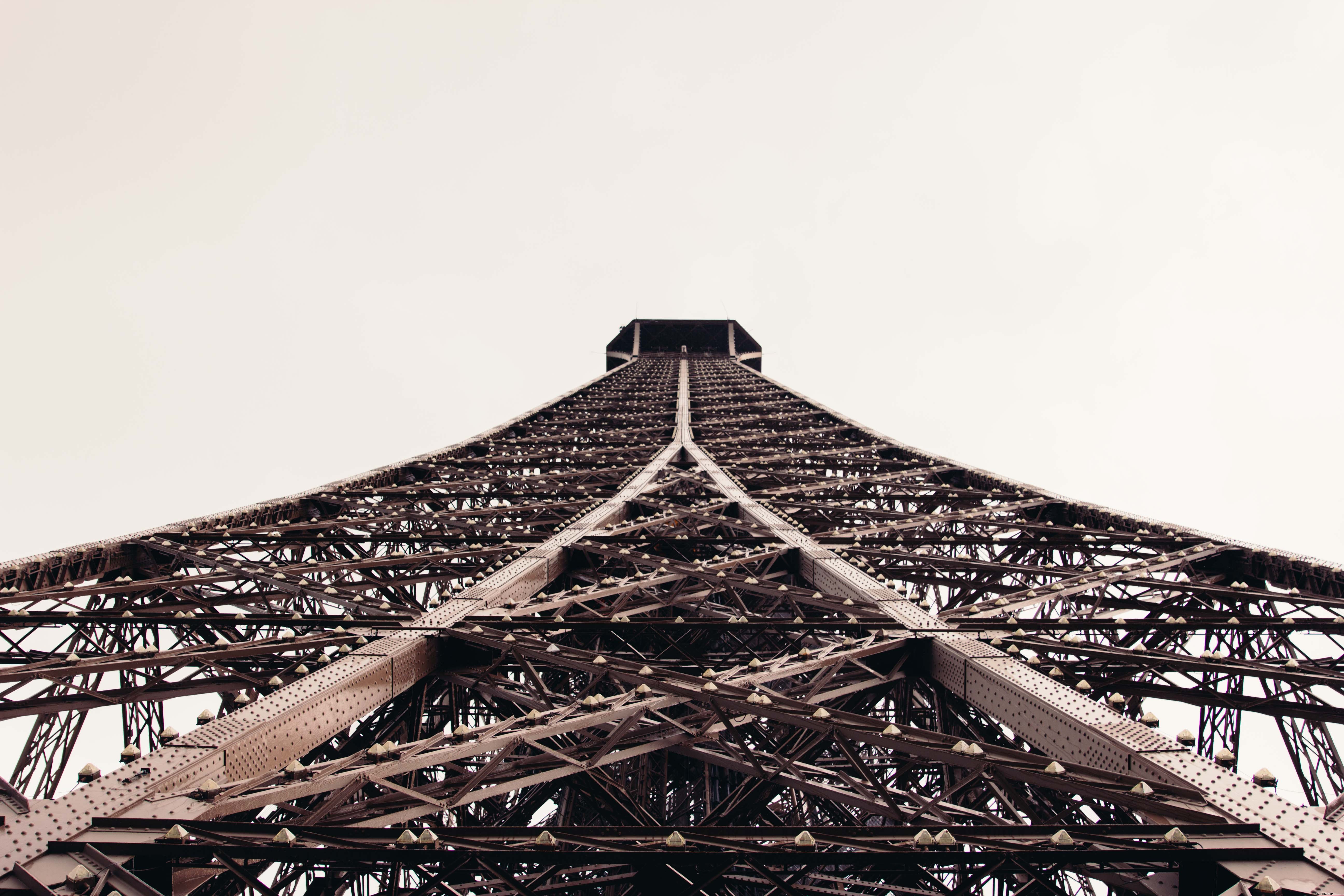 Foto da base da Torre Eiffel