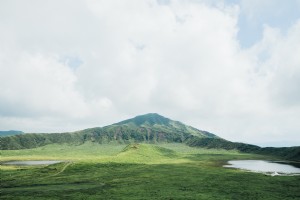 Vue paysage avec montagne en photo à distance