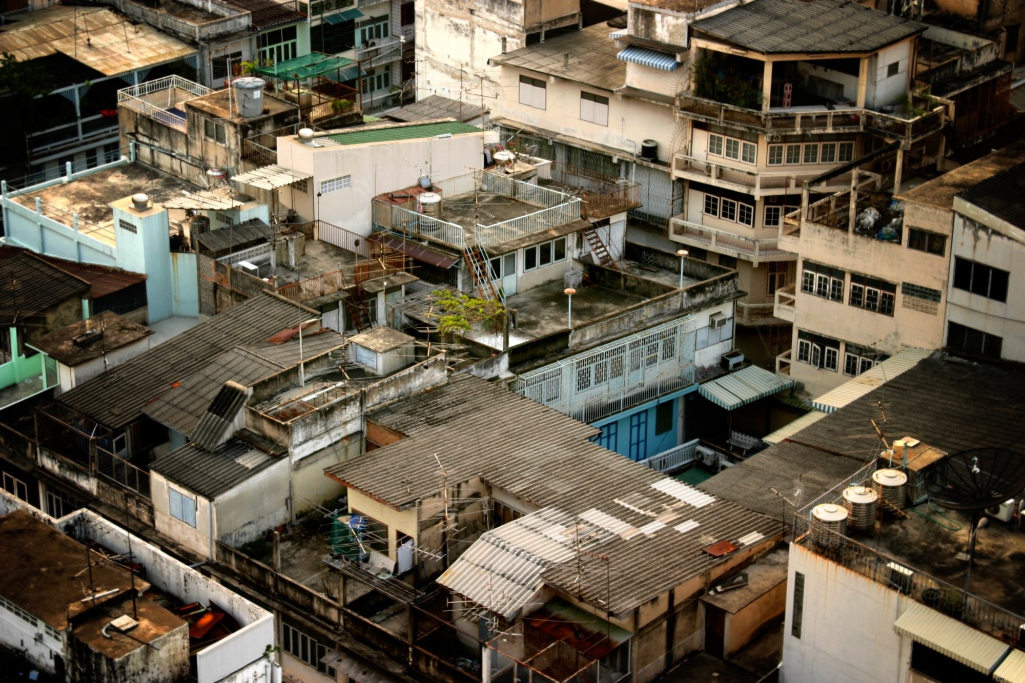 Foto de arriba de las casas urbanas de la ciudad