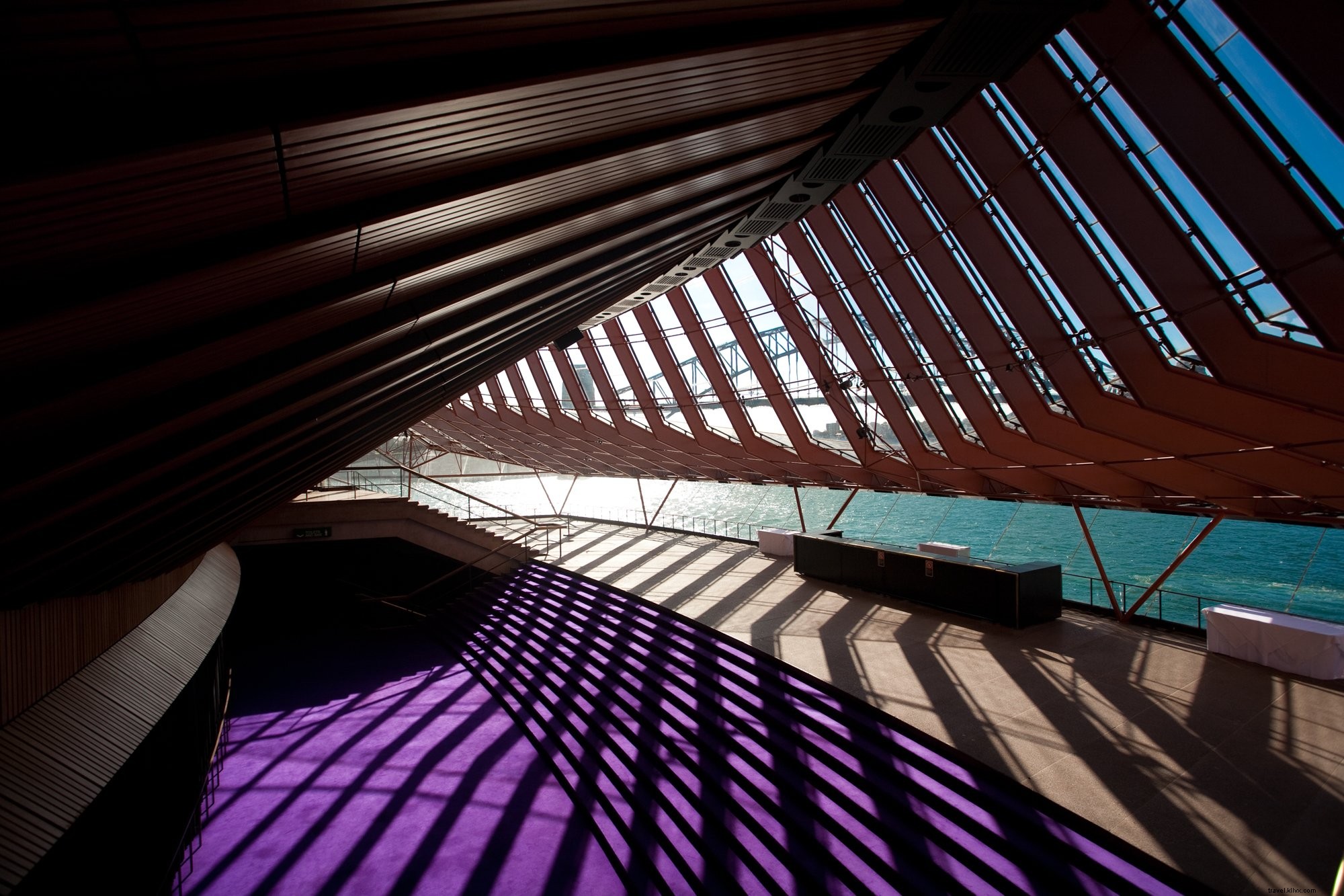 Foto de sombras arquitectónicas lineales