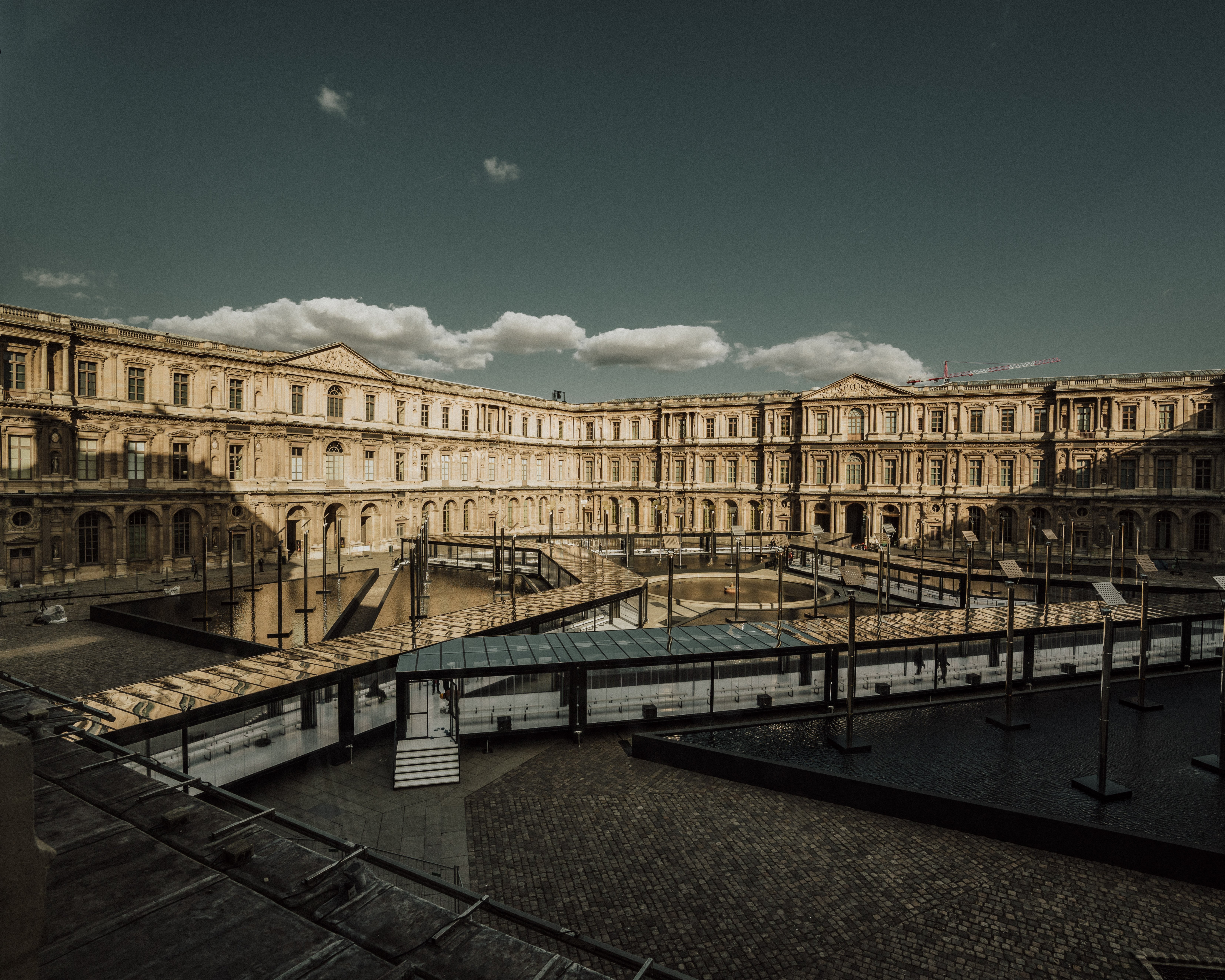 Passerelle attraverso i giardini della galleria di Parigi Photo