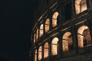 ローマコロッセオの夜の写真