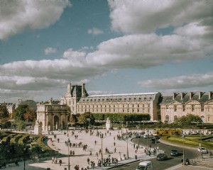 フランスのルーブル美術館と敷地写真