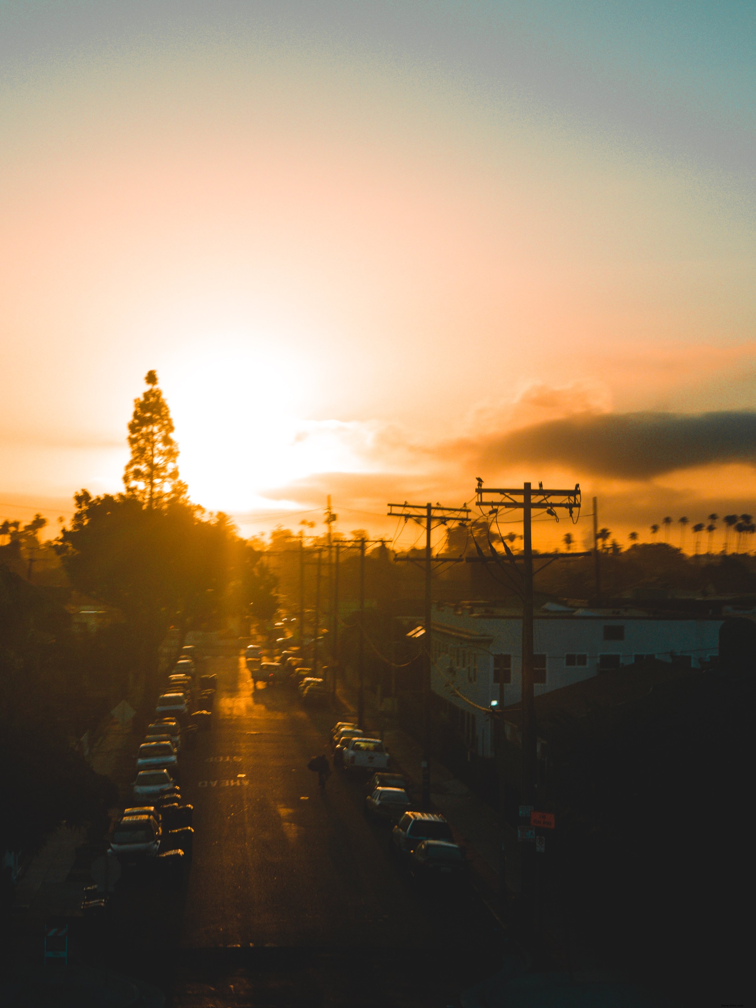 Foto del amanecer que se avecina sobre el horizonte