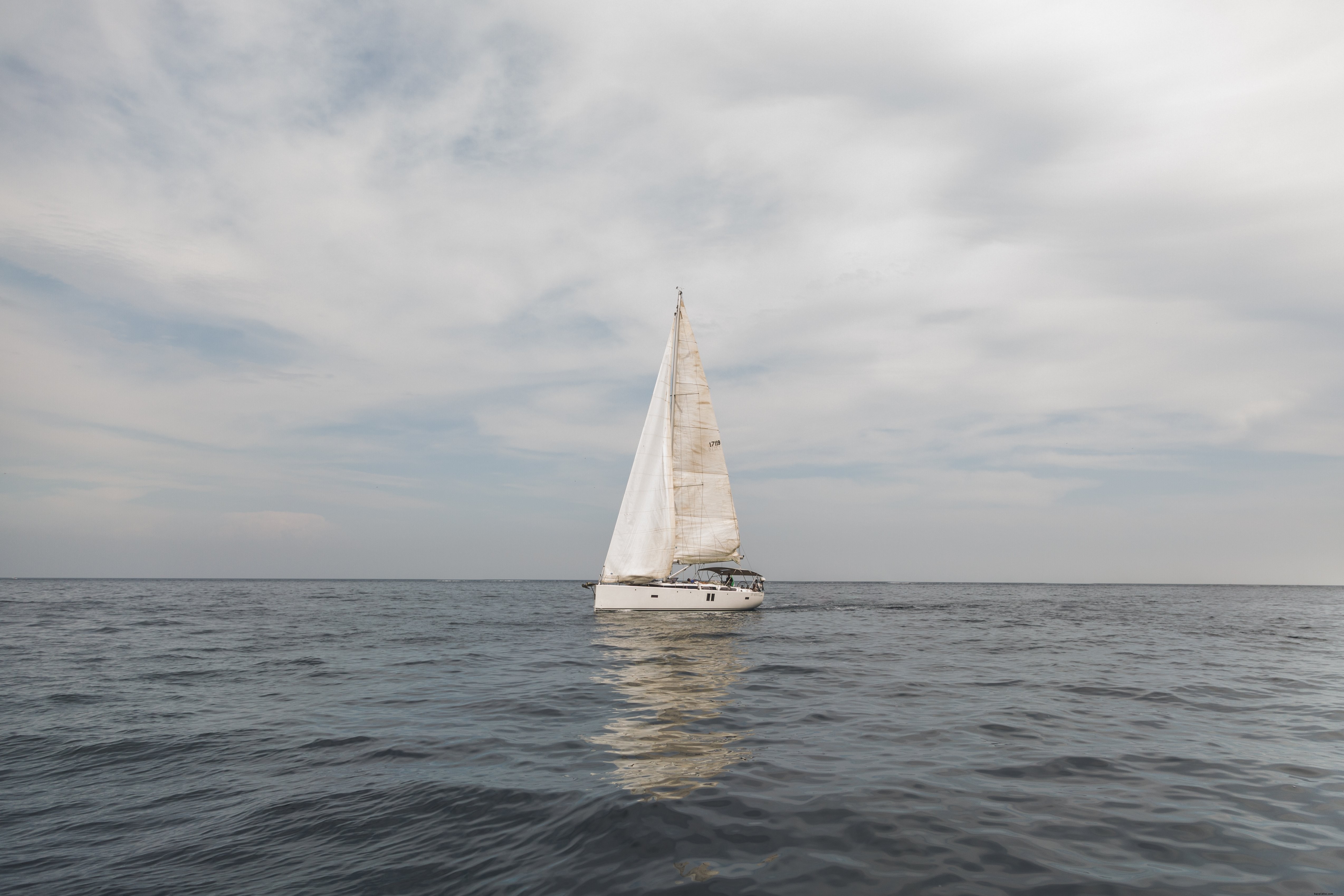 Yacht unique sur la photo de l eau