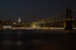 Foto del horizonte nocturno de la ciudad de Nueva York