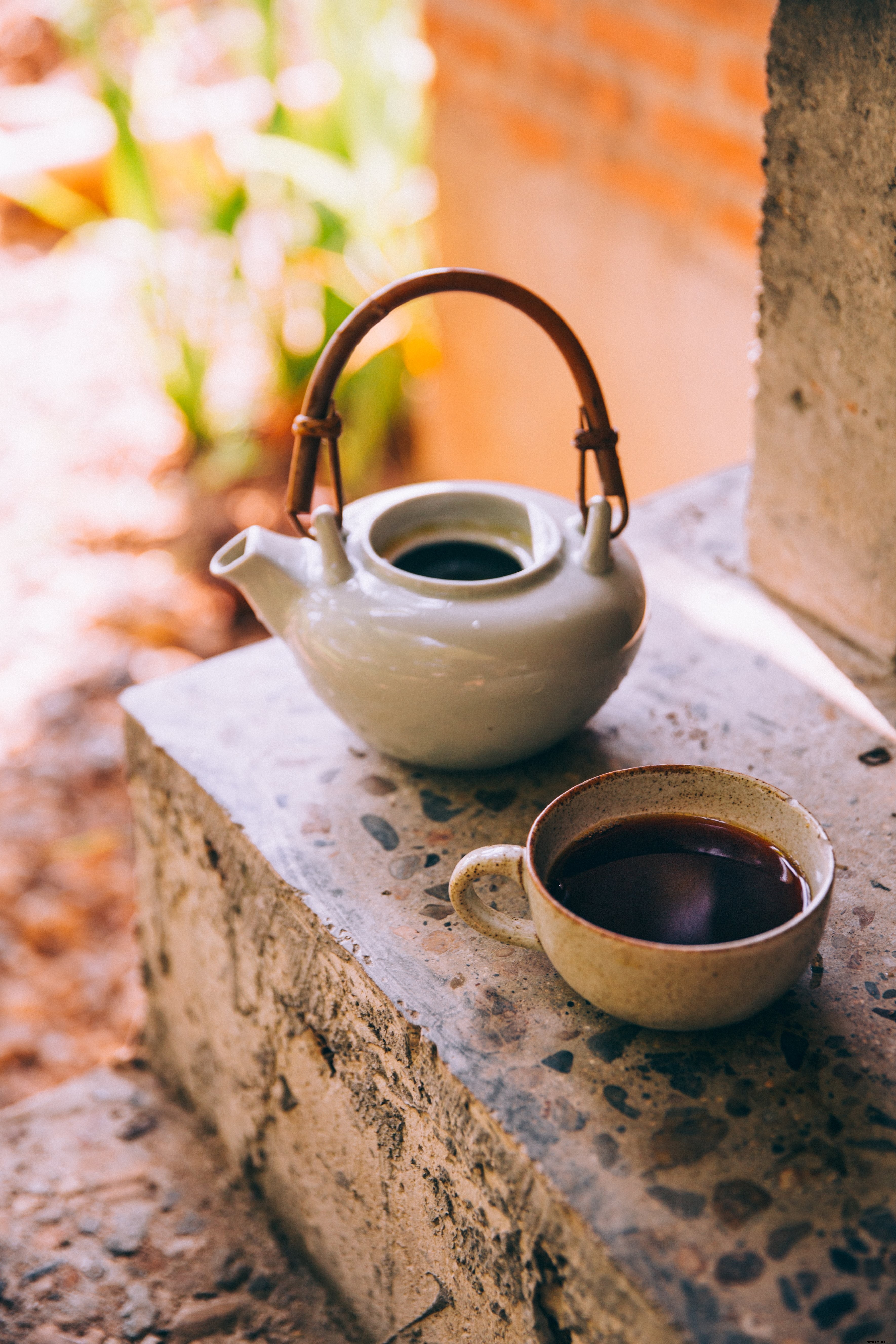 Foto de xícara de café e chaleira de café
