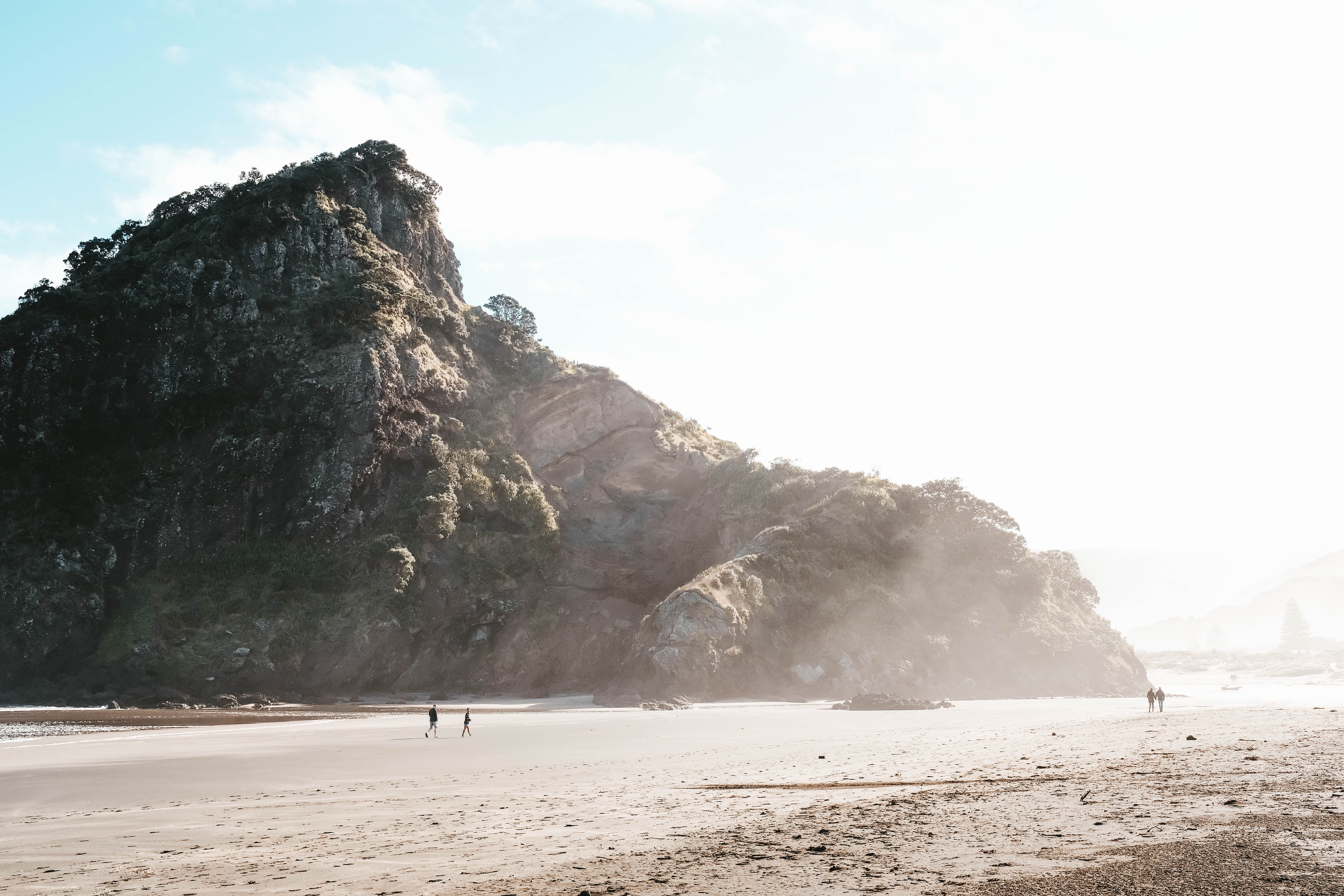 Foto di formazioni rocciose sulla spiaggia