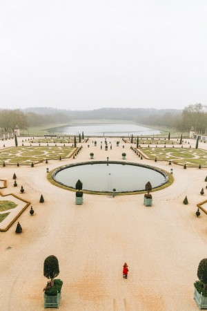 Femme Dans Les Jardins De Versailles Photo