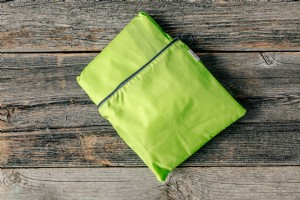 Foto de mochila verde à prova d água de produto para camping