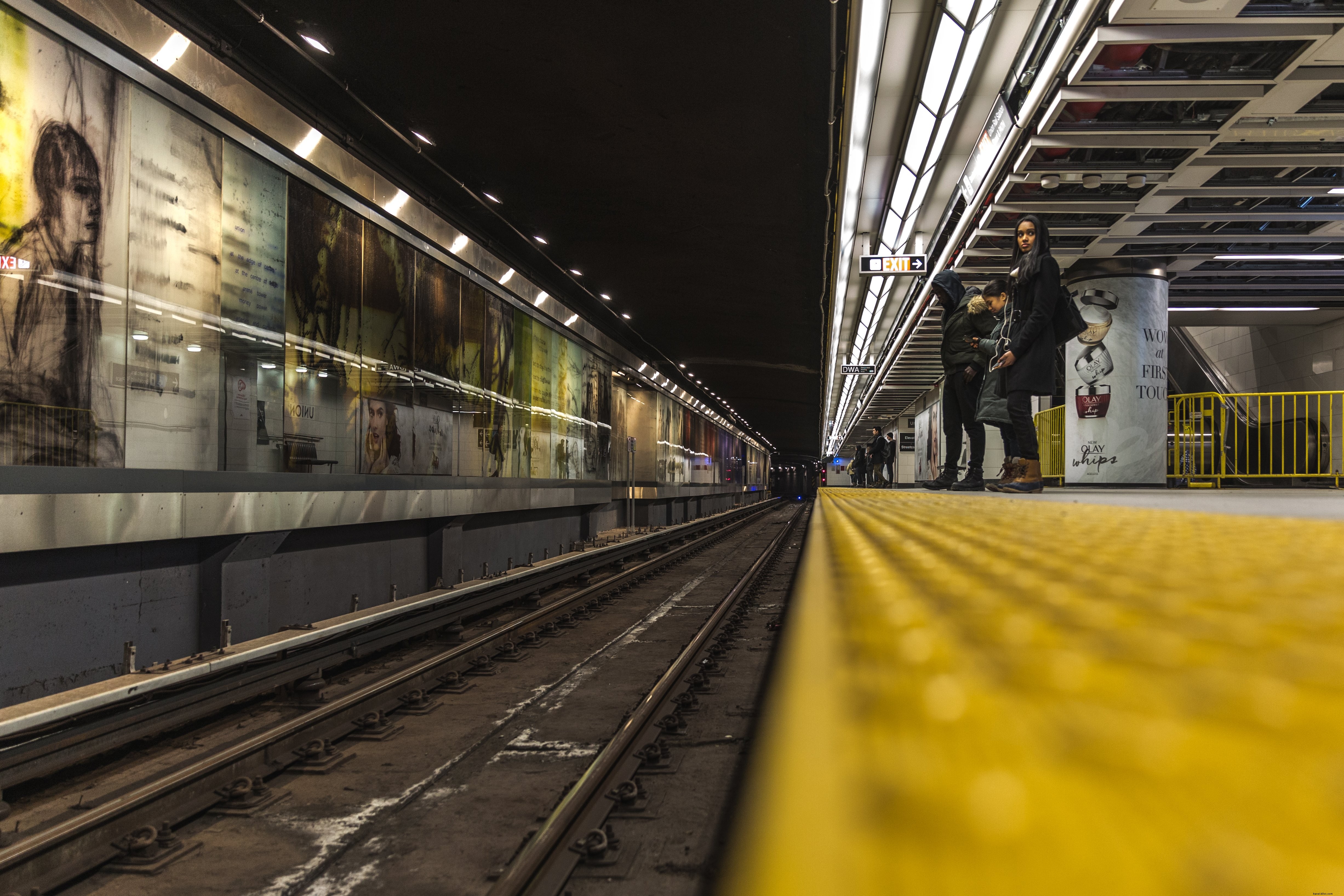 Foto de vista de trilha de parada de metrô
