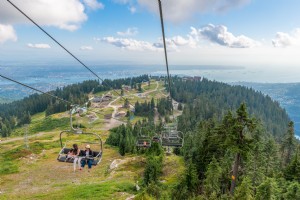 Kursi gantung ke Mountian Top Dekat Vancouver Foto