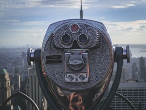 Télescope de vue touristique en photo de la ville