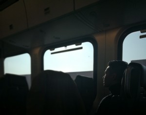 Foto Melamun Di Atas Kereta