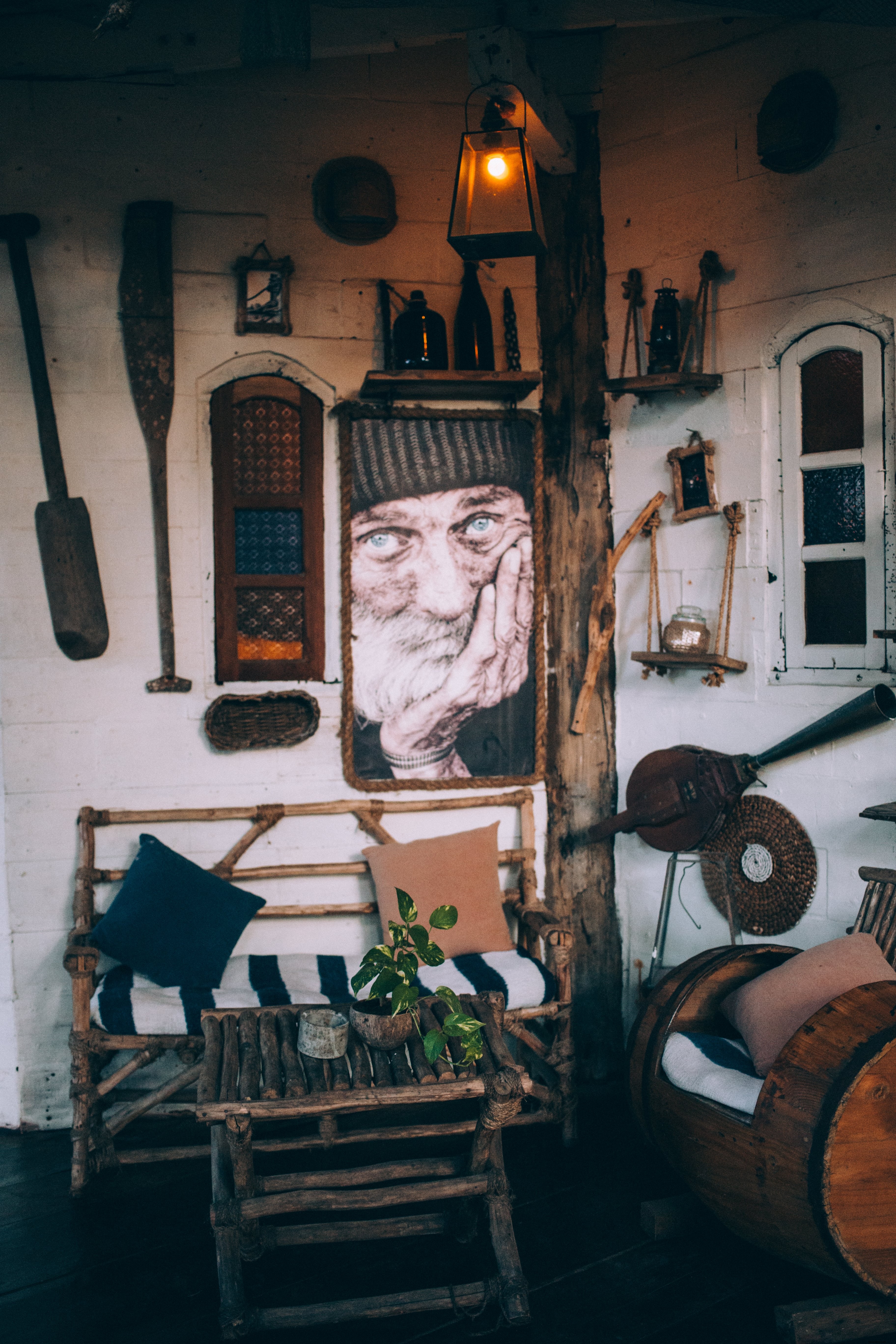 Chambre rustique avec photo d ornements antiques