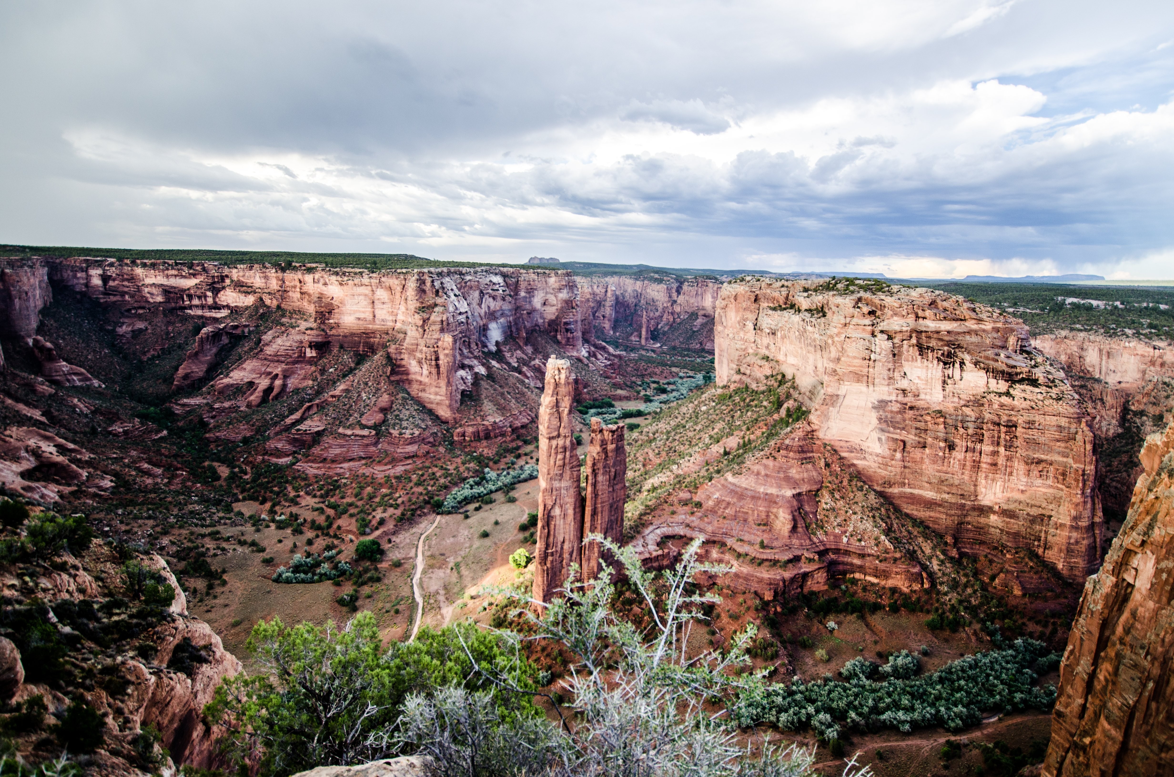 Grande canyon di Redstone sotto le nuvole rotolanti foto